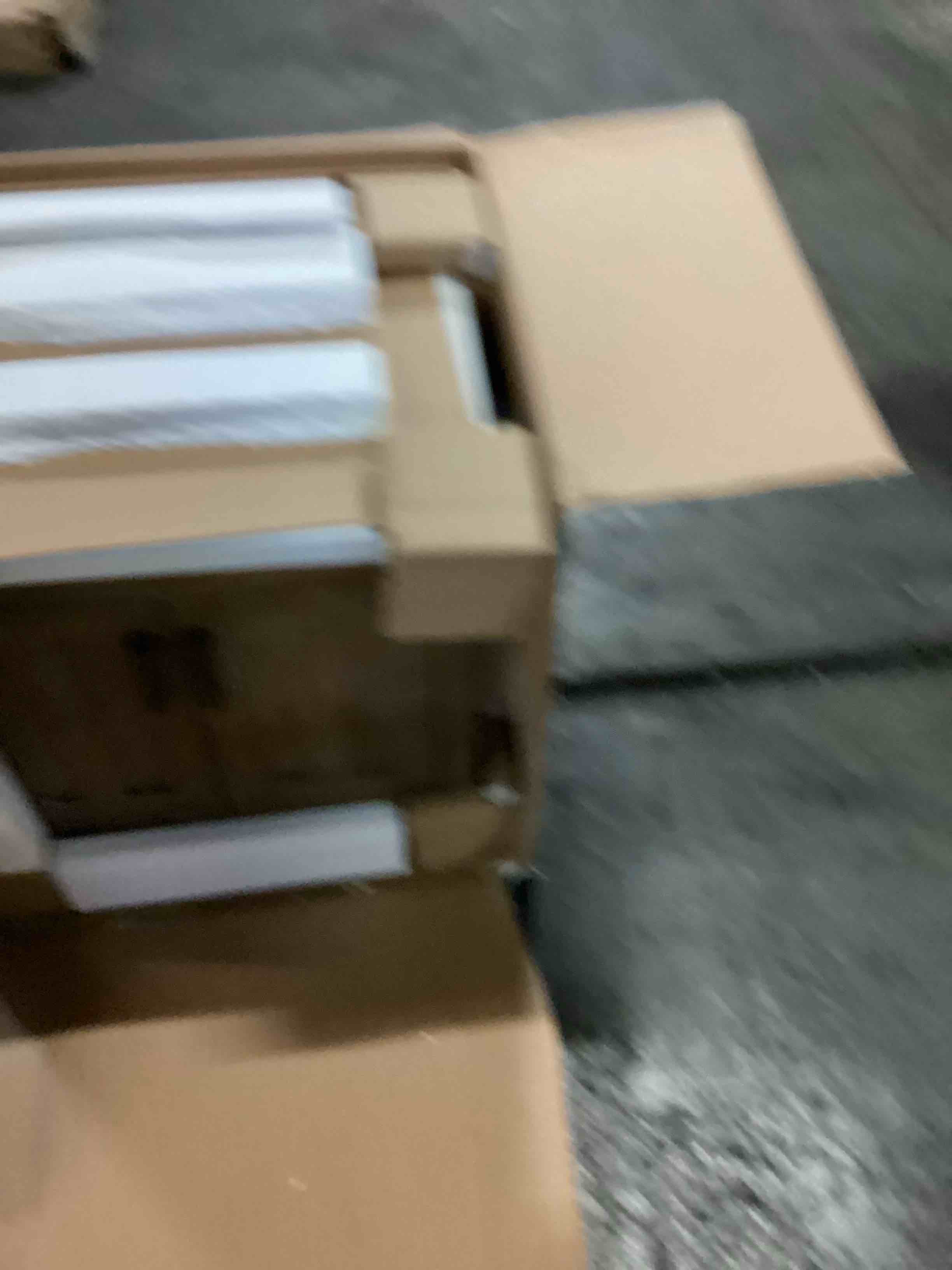 https://s3.amazonaws.com/lotting-images-prod/bidfta/BLU5829262_1718380189681.jpeg