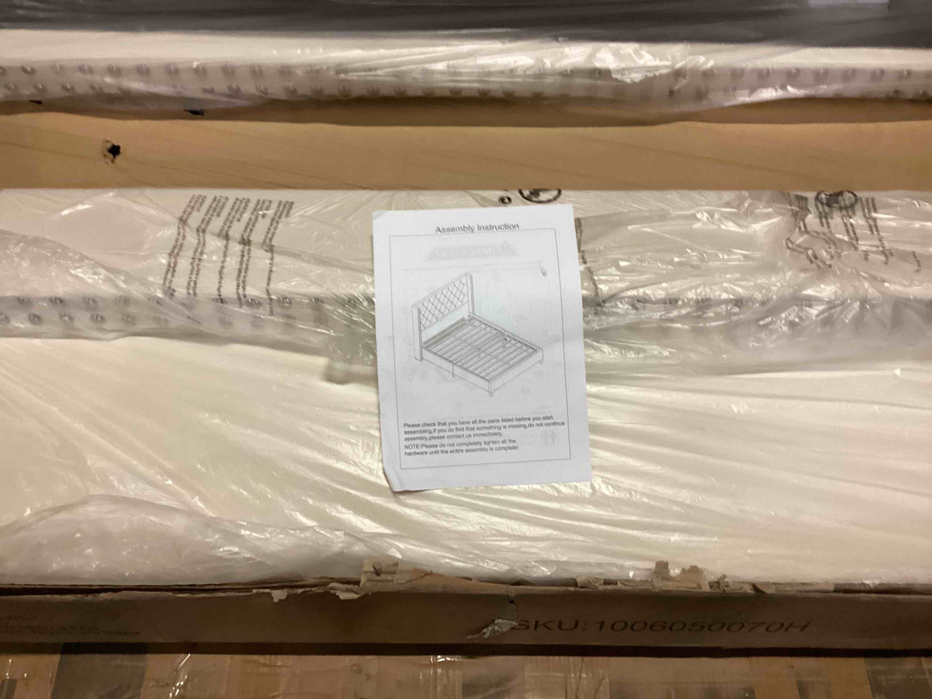 https://s3.amazonaws.com/lotting-images-prod/bidfta/BLU5829327_1718714477621.jpeg