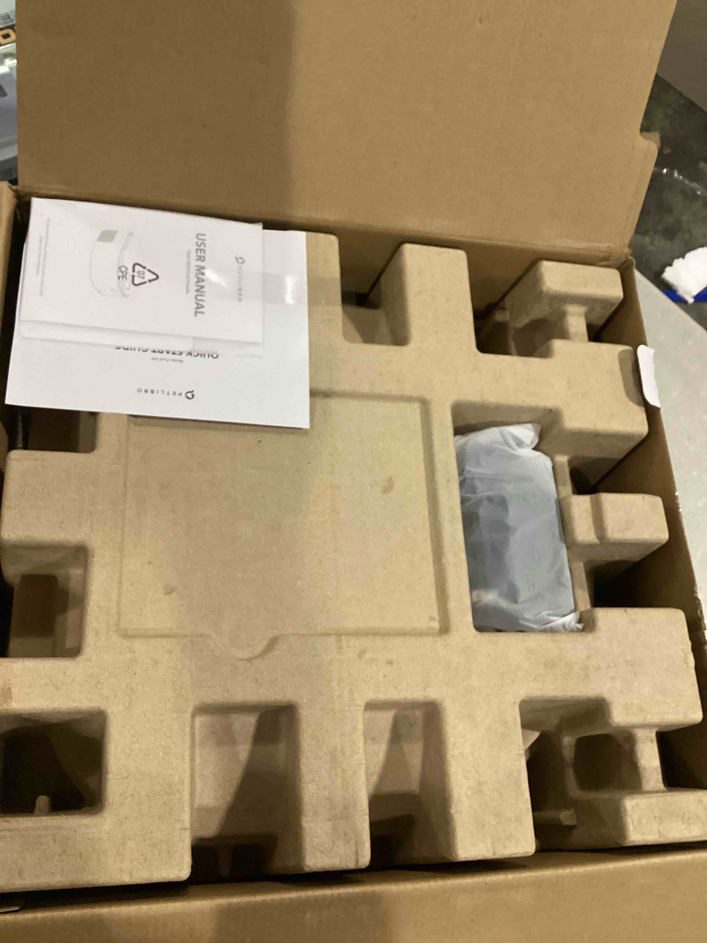 https://s3.amazonaws.com/lotting-images-prod/bidfta/BLU5829588_1717679131668.jpeg