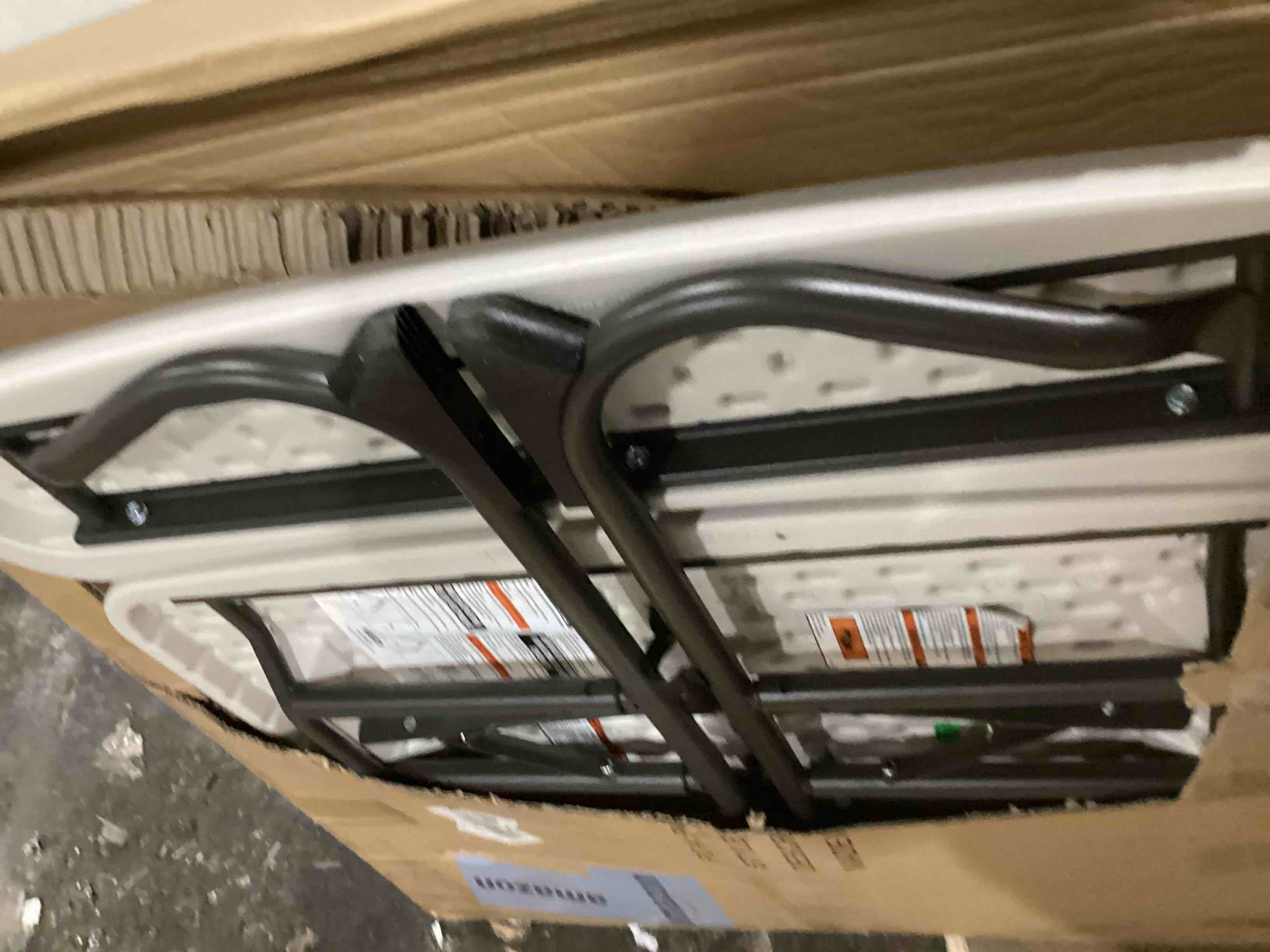 https://s3.amazonaws.com/lotting-images-prod/bidfta/BLU5829930_1718118849130.jpeg