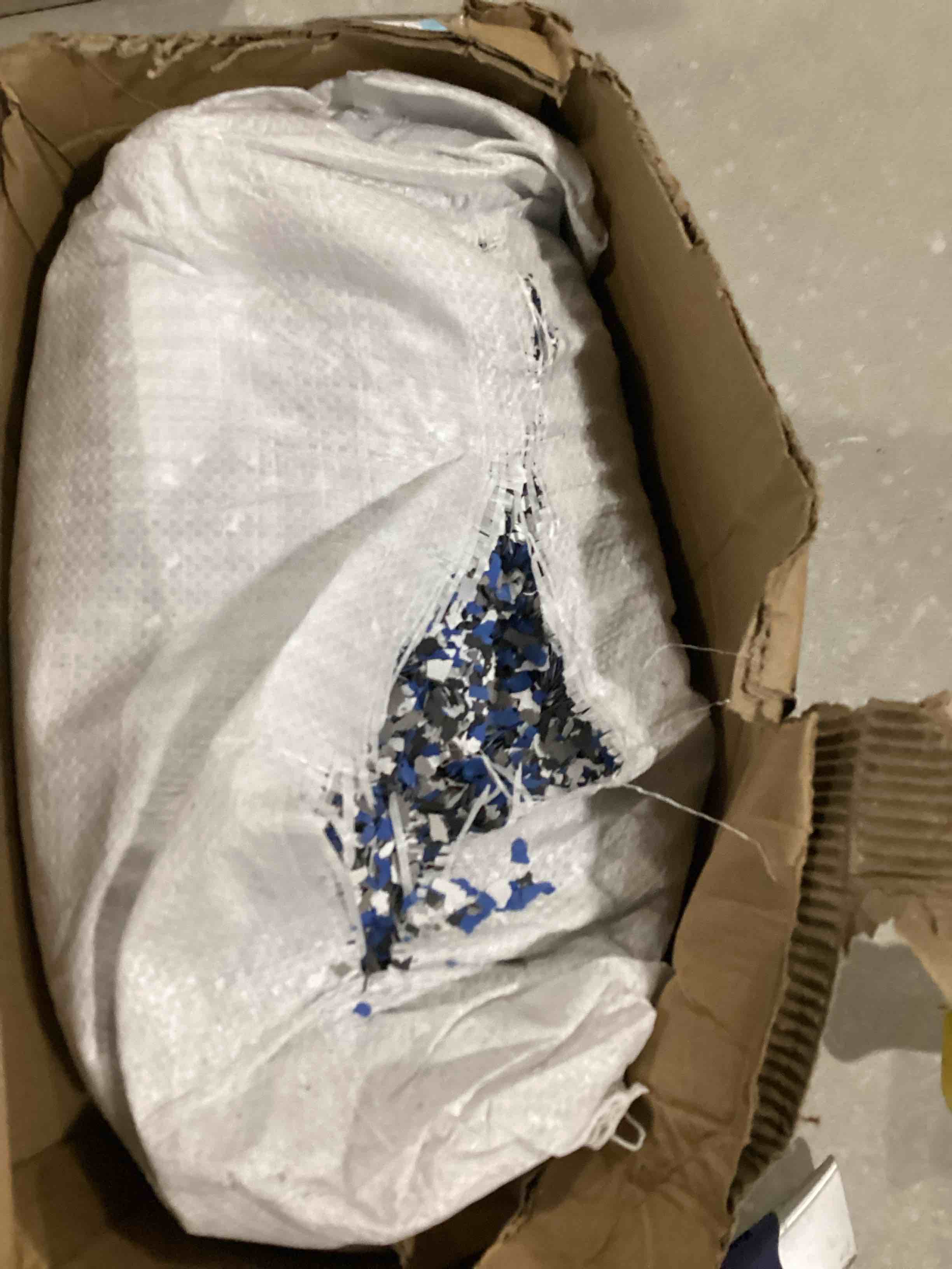 https://s3.amazonaws.com/lotting-images-prod/bidfta/BLU5829964_1718124835830.jpeg