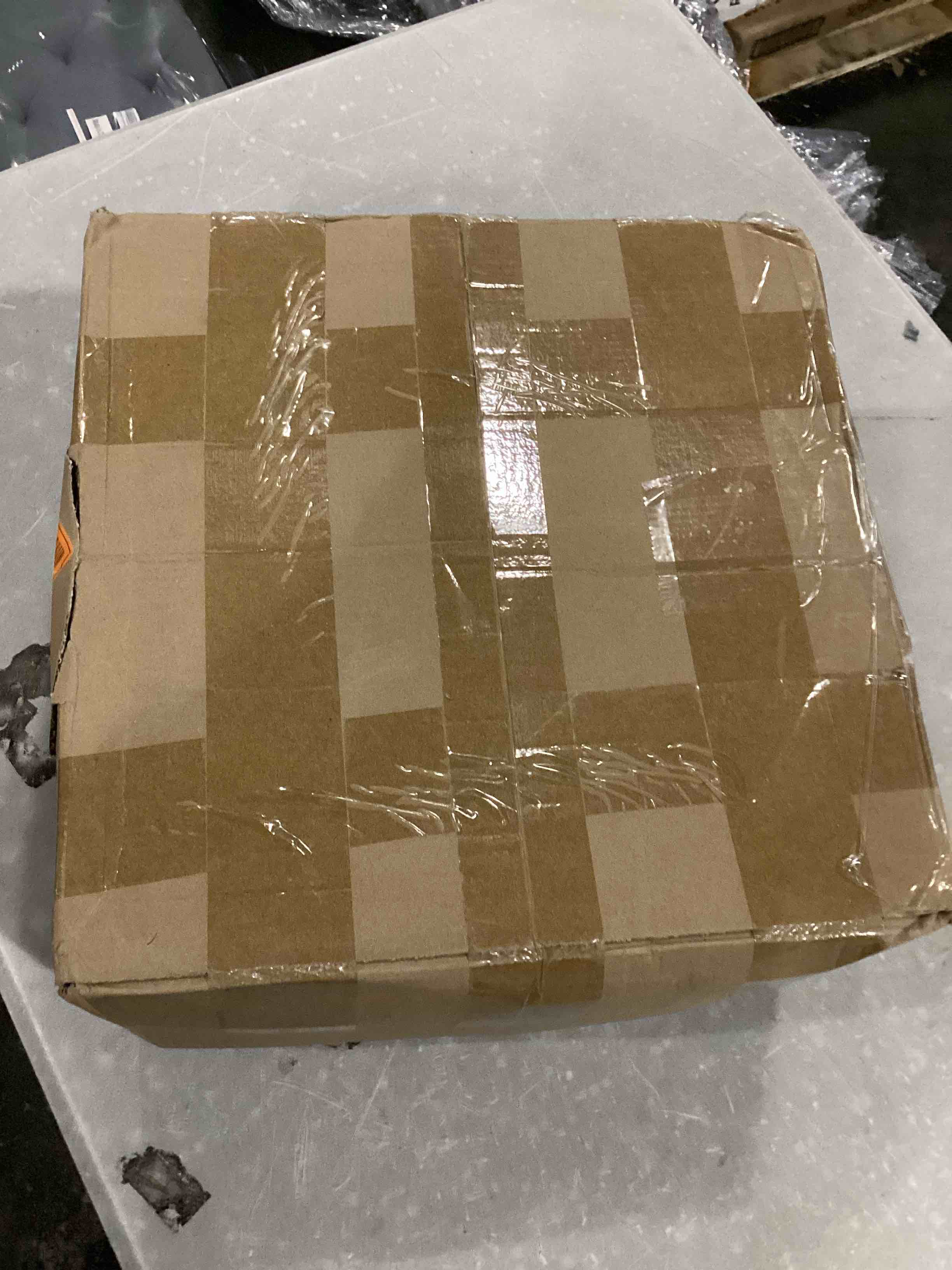 https://s3.amazonaws.com/lotting-images-prod/bidfta/BLU5830020_1718193436962.jpeg