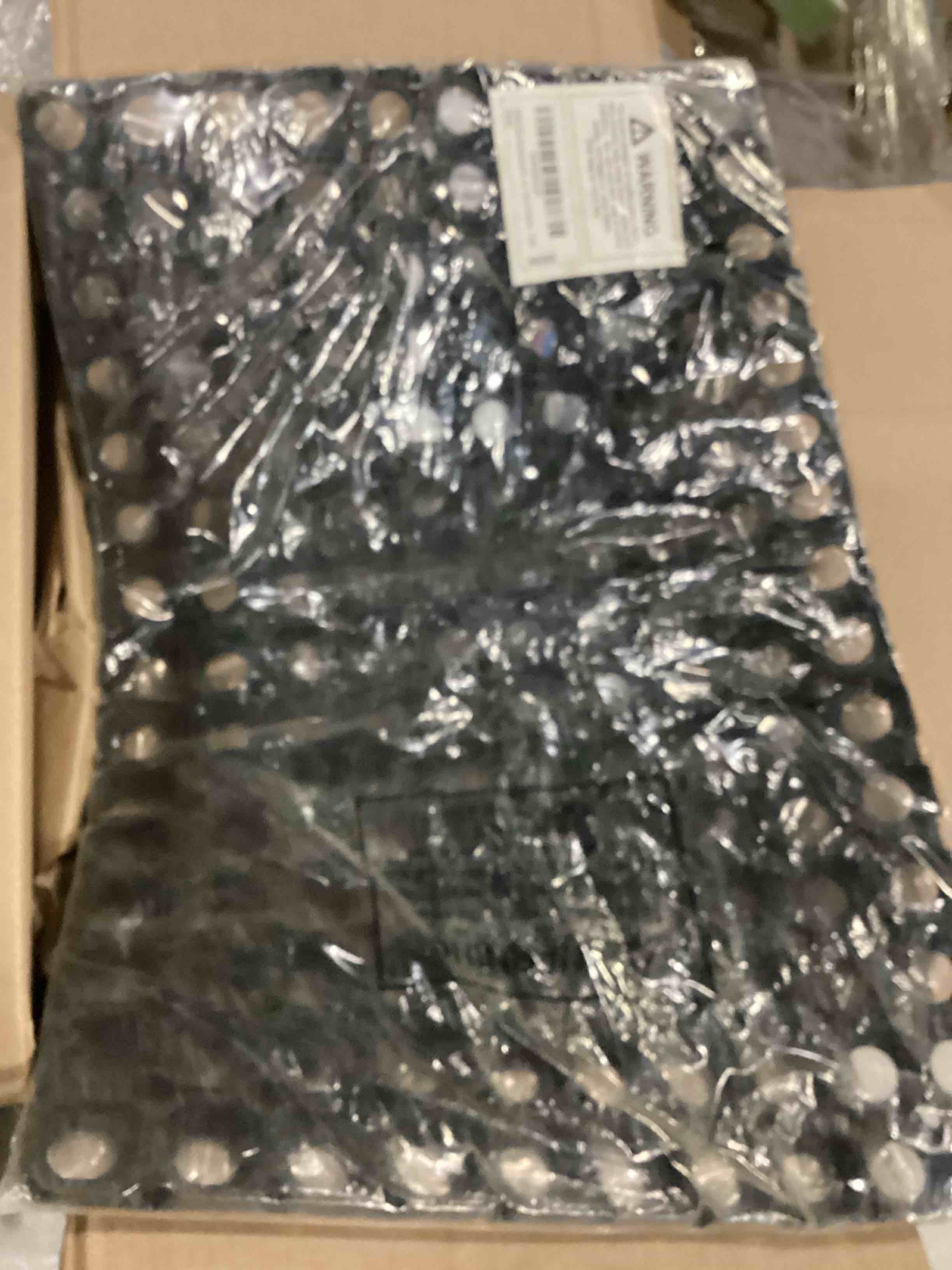 https://s3.amazonaws.com/lotting-images-prod/bidfta/BLU5830807_1718801076006.jpeg