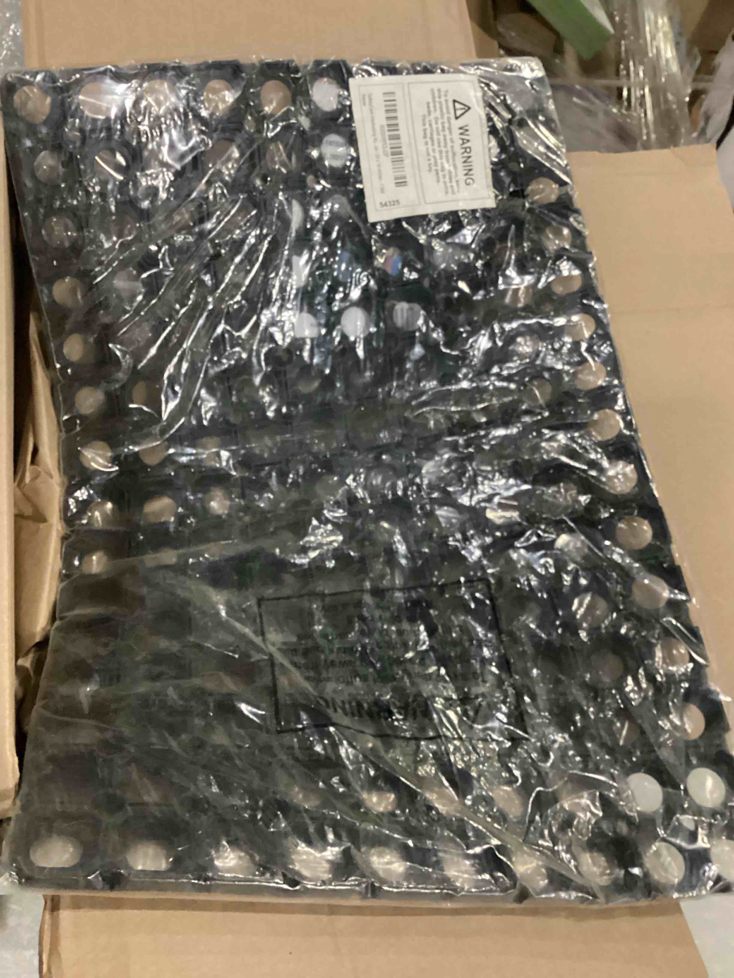 https://s3.amazonaws.com/lotting-images-prod/bidfta/BLU5830807_1718801079328.jpeg