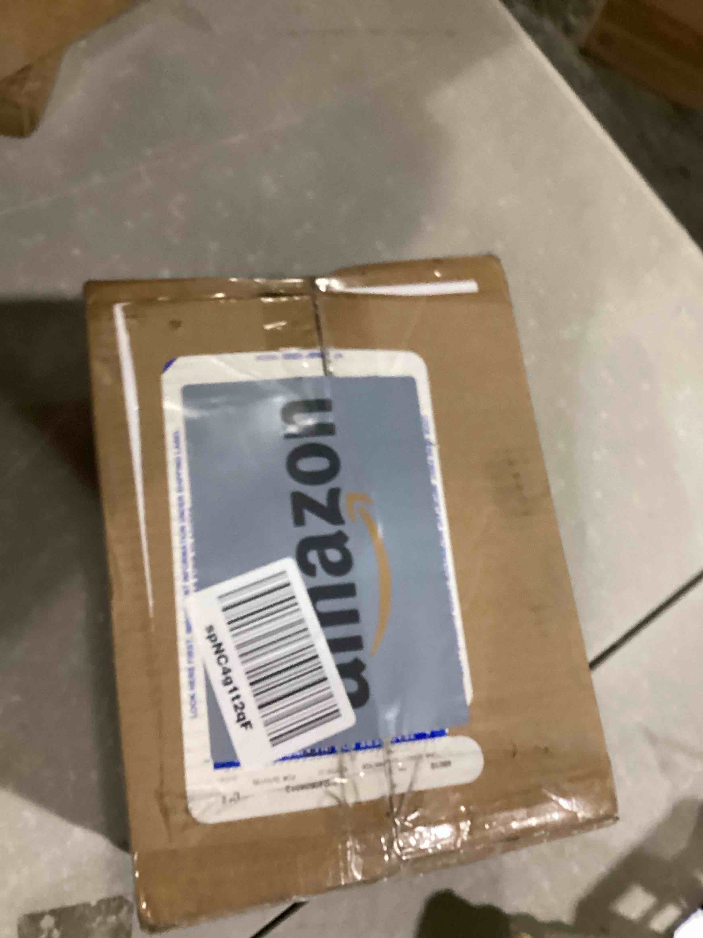 https://s3.amazonaws.com/lotting-images-prod/bidfta/BLU5830830_1718803650689.jpeg