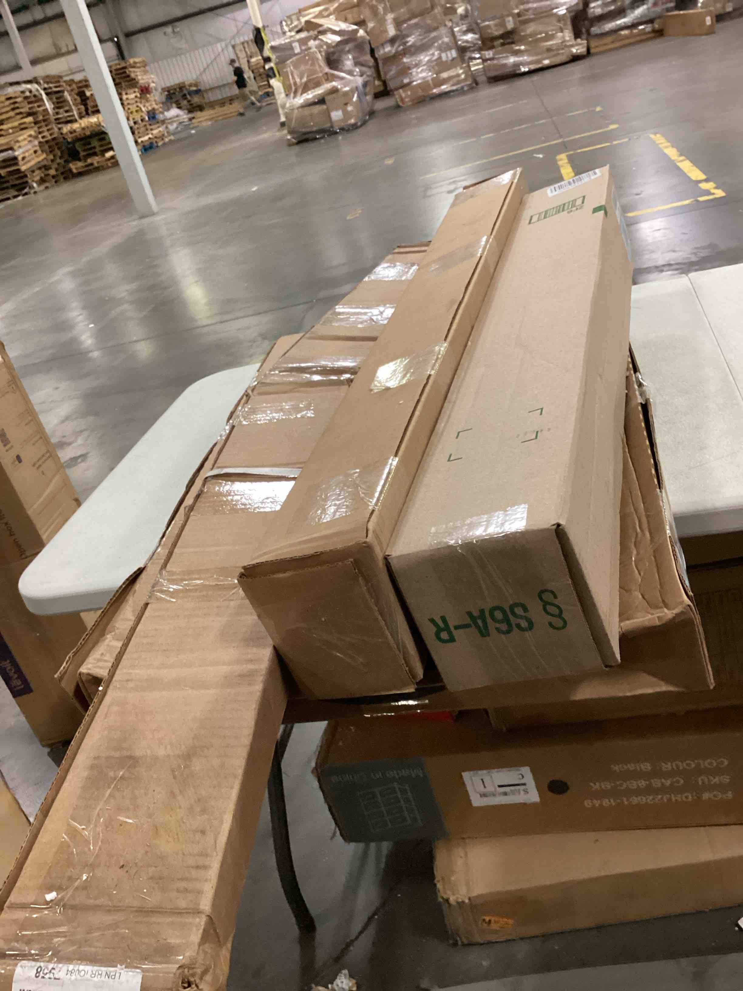 https://s3.amazonaws.com/lotting-images-prod/bidfta/BLU5831475_1717681680274.jpeg