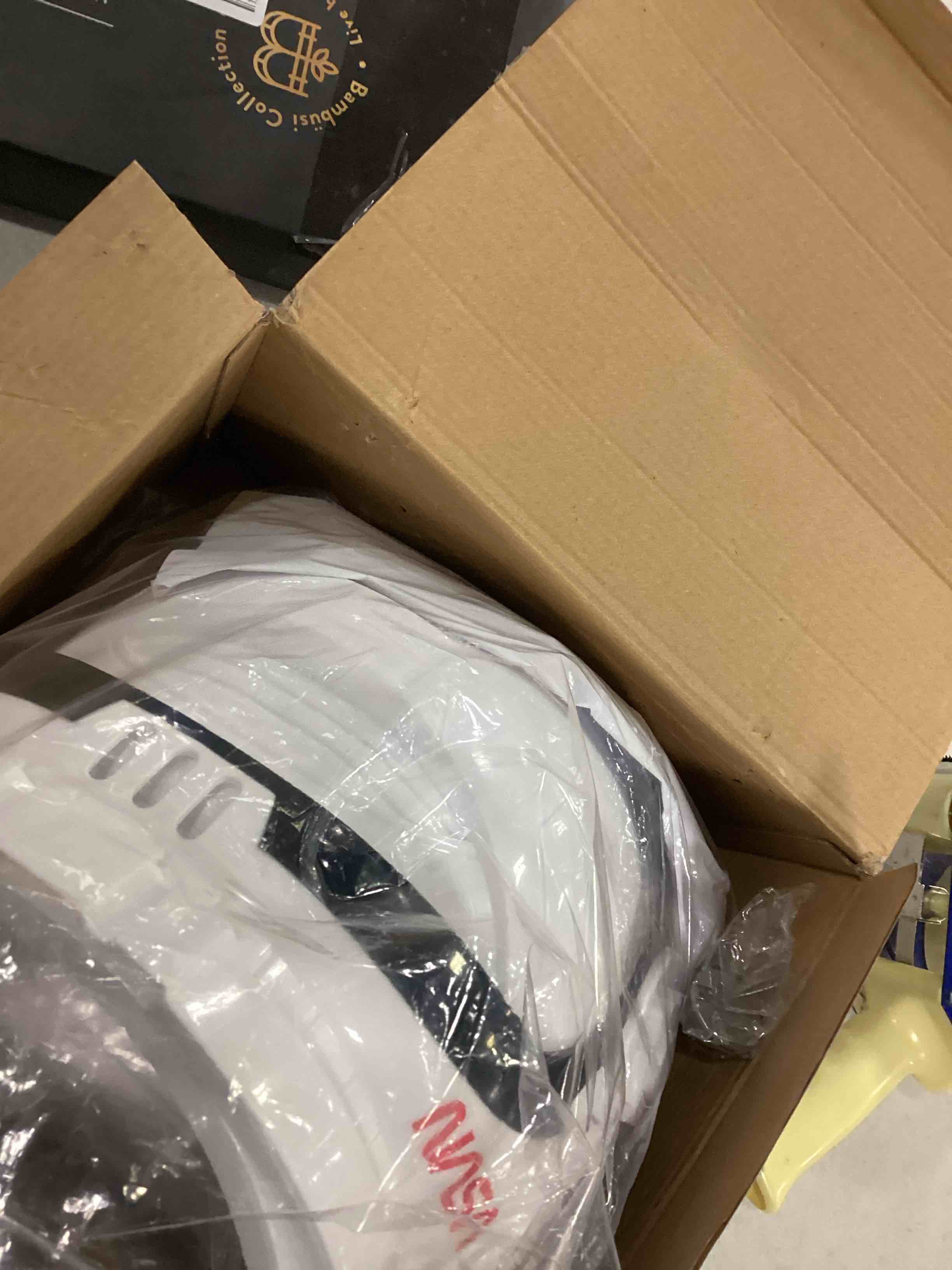 https://s3.amazonaws.com/lotting-images-prod/bidfta/BLU5831615_1717770614567.jpeg