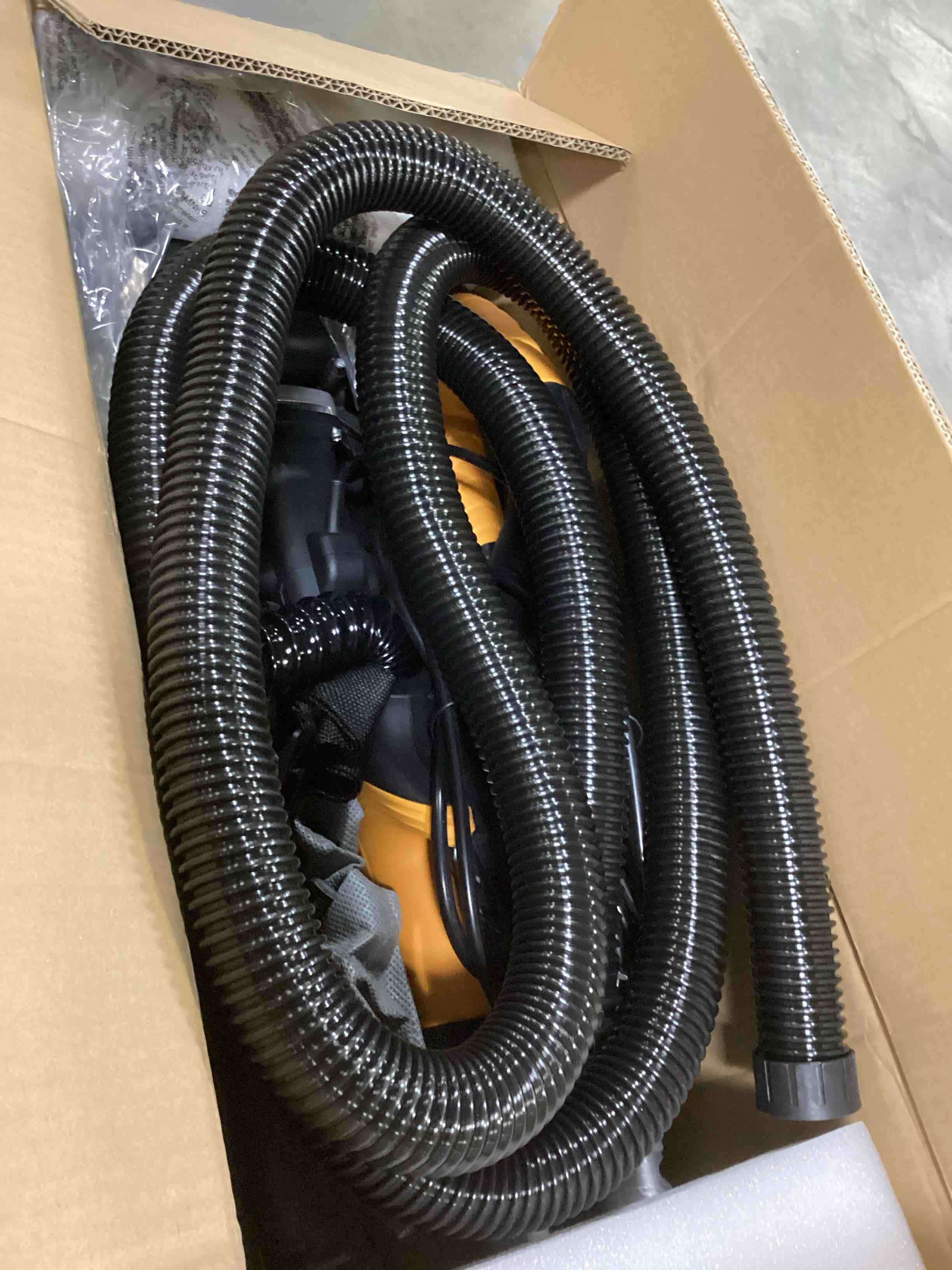 https://s3.amazonaws.com/lotting-images-prod/bidfta/BLU5831739_1718033142134.jpeg