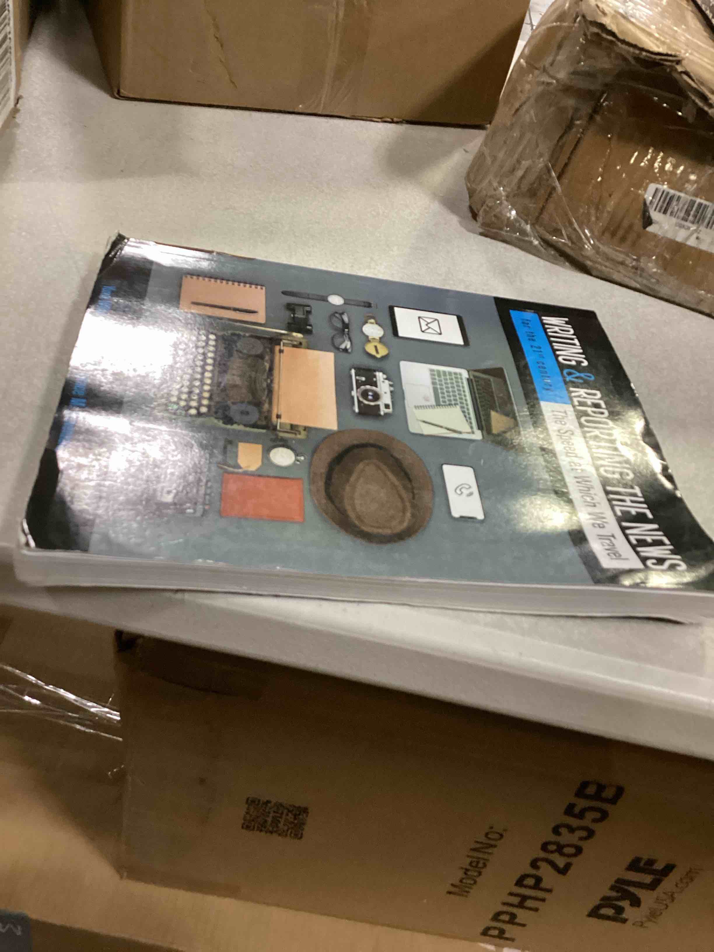 https://s3.amazonaws.com/lotting-images-prod/bidfta/BLU5831900_1718131701701.jpeg