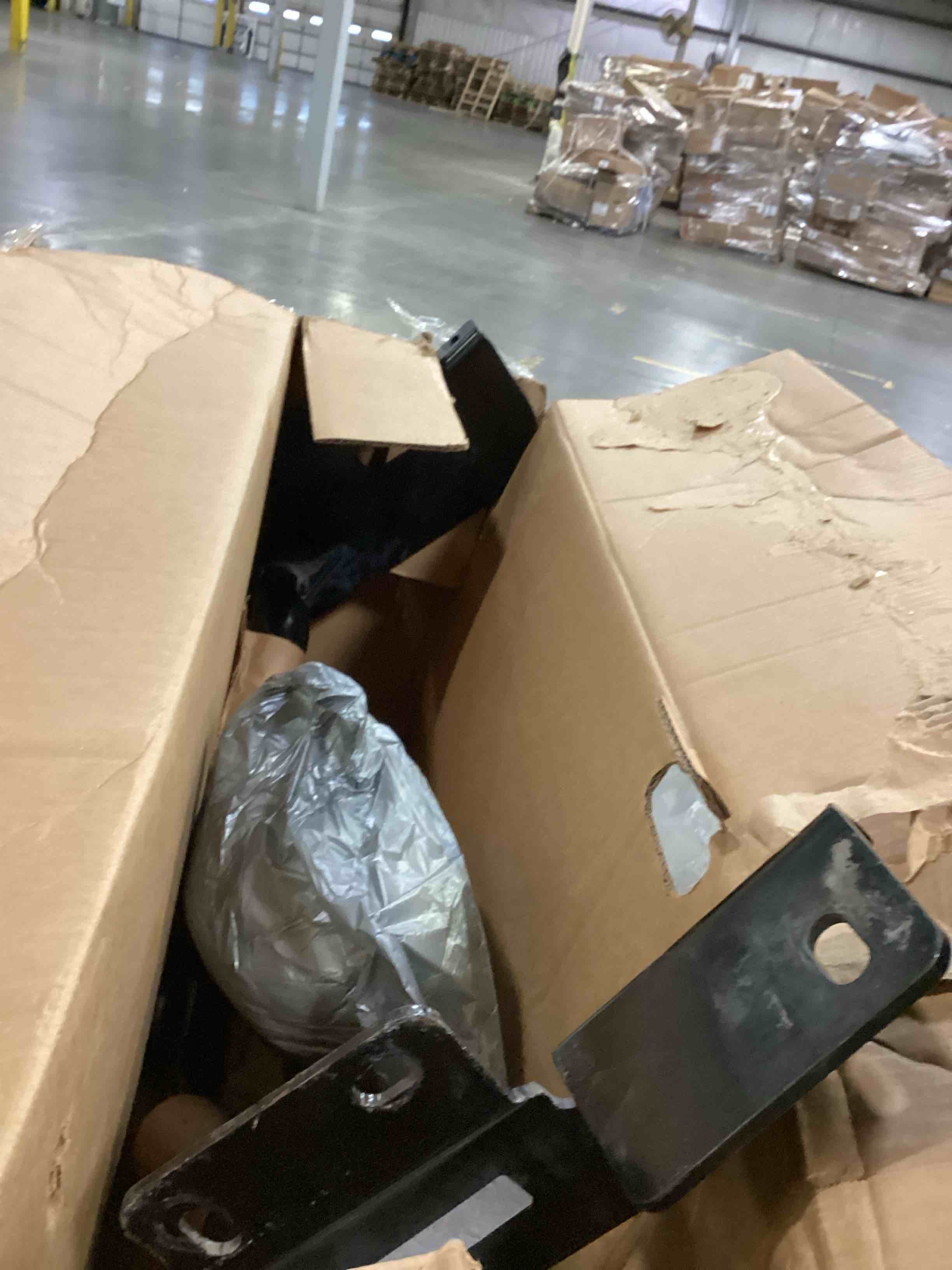 https://s3.amazonaws.com/lotting-images-prod/bidfta/BLU5831918_1718191258351.jpeg