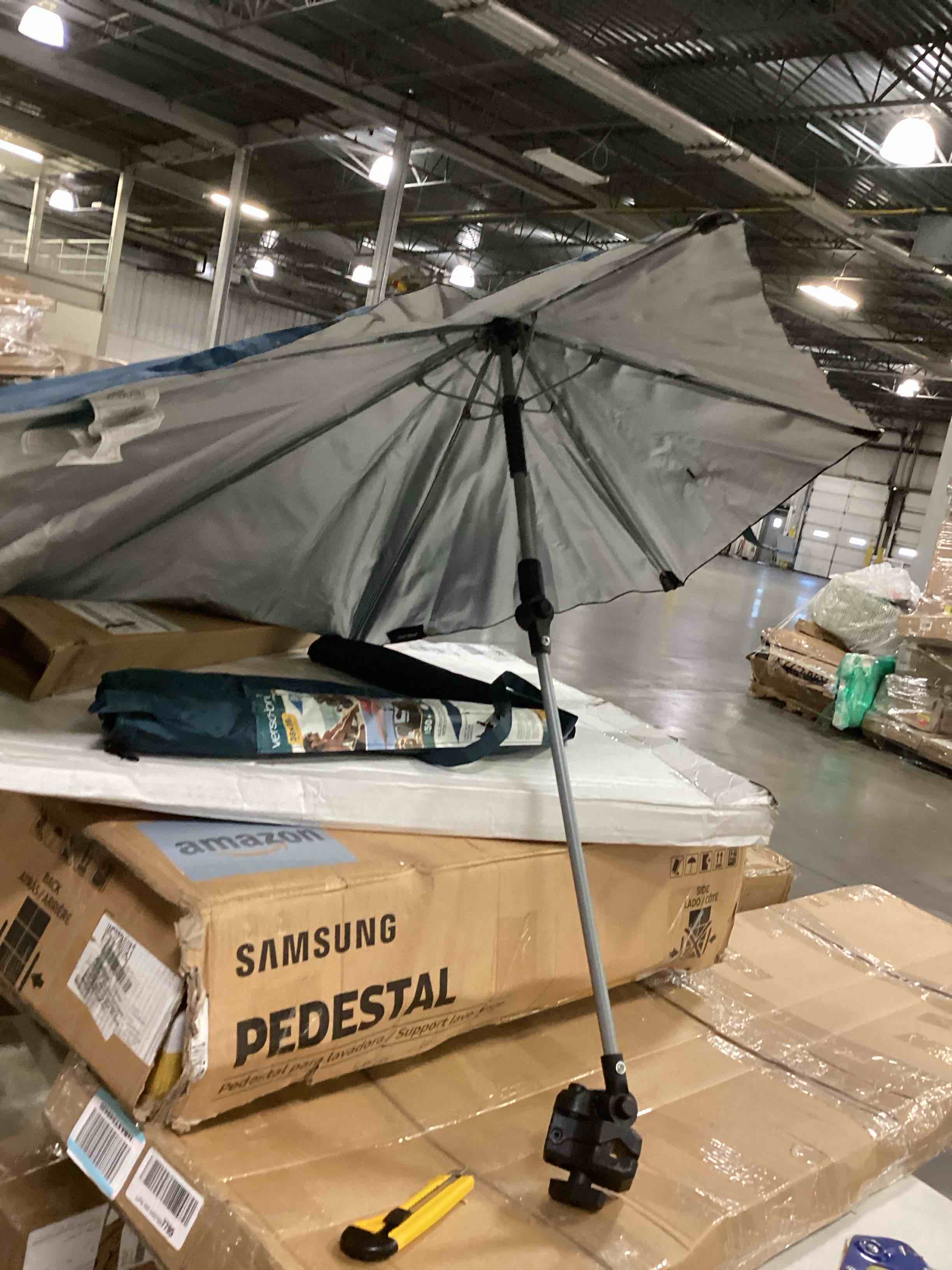 https://s3.amazonaws.com/lotting-images-prod/bidfta/BLU5832032_1718279314318.jpeg