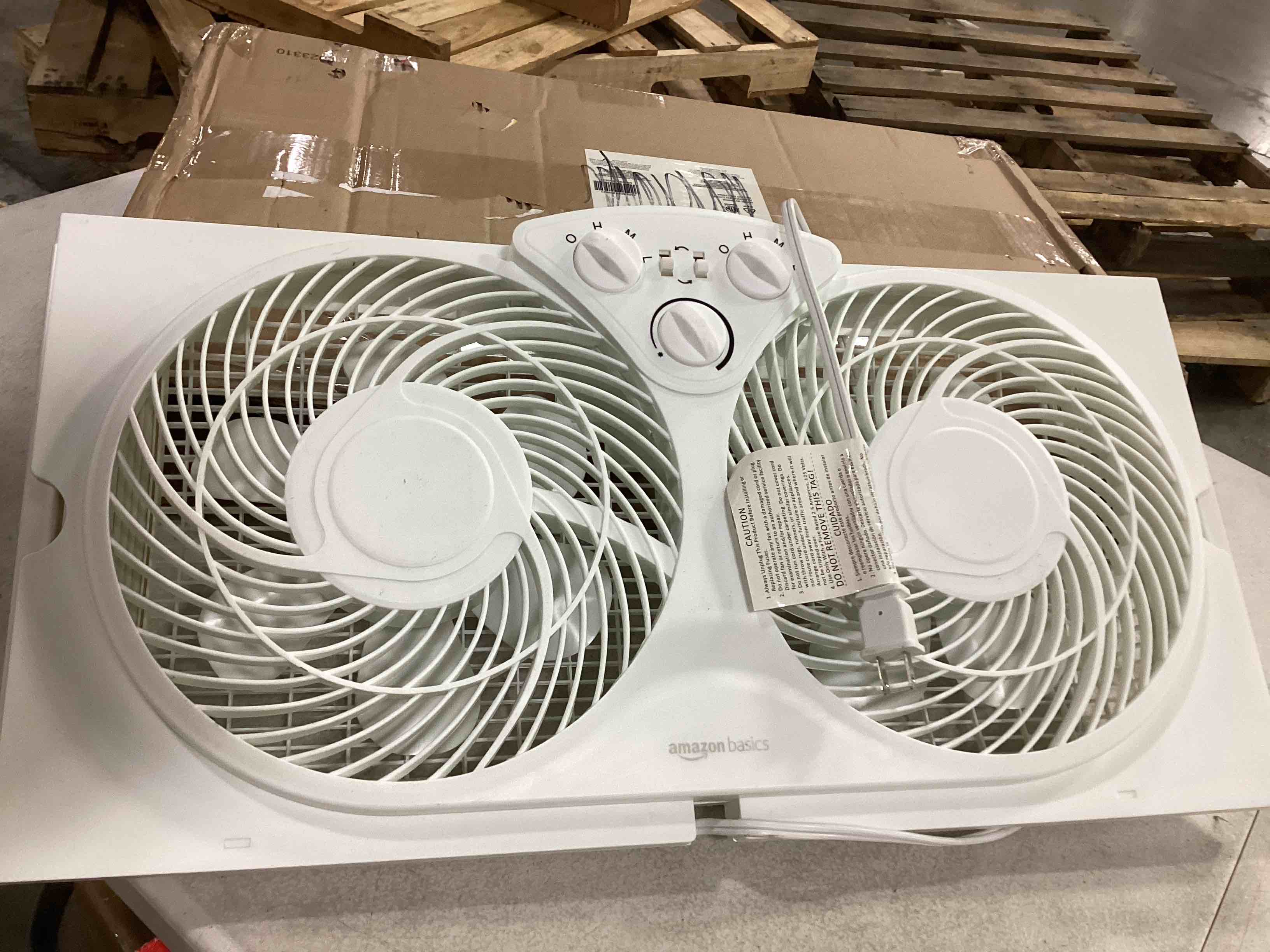 https://s3.amazonaws.com/lotting-images-prod/bidfta/BLU5832206_1718372406845.jpeg