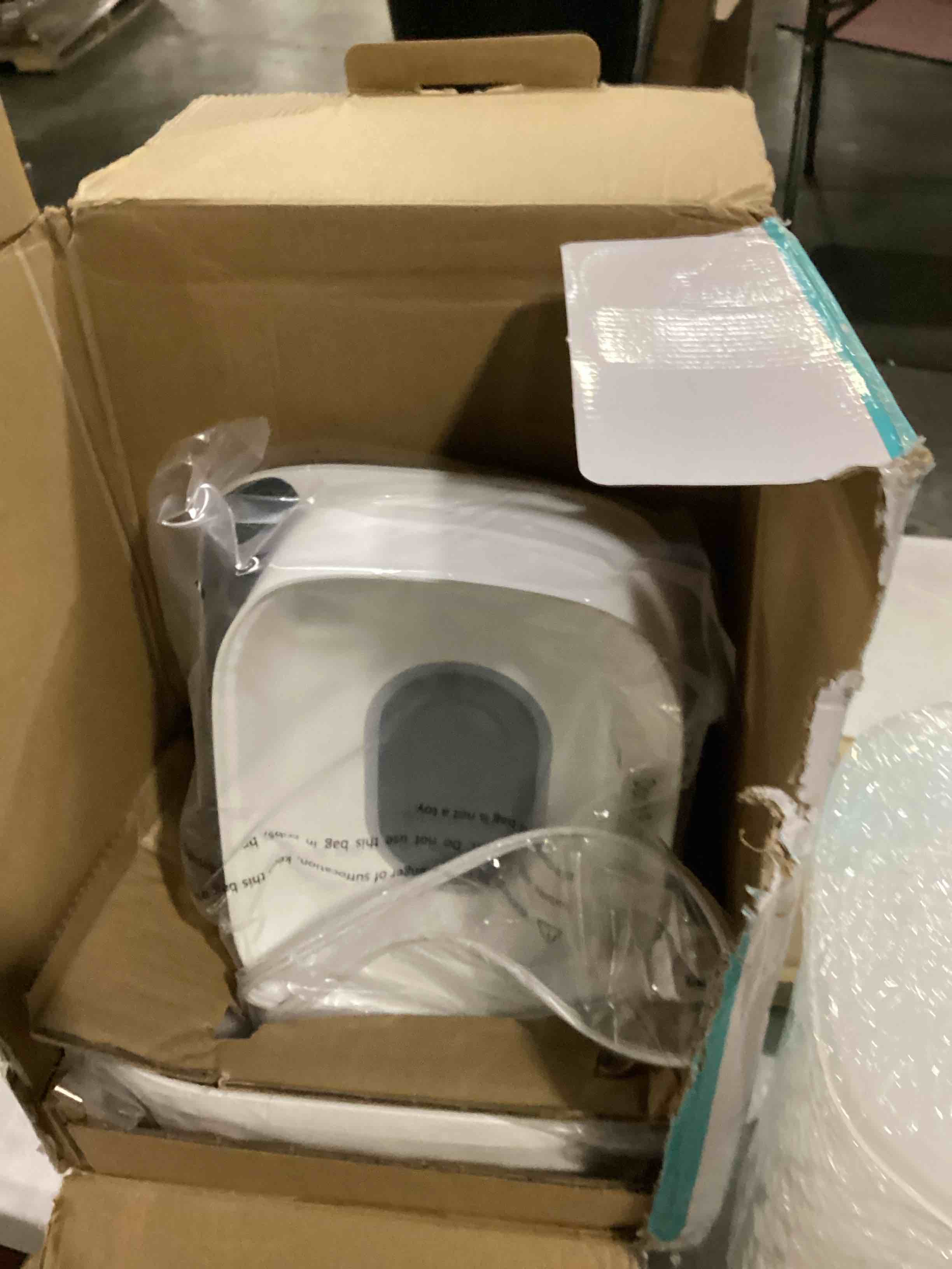 https://s3.amazonaws.com/lotting-images-prod/bidfta/BLU5832520_1717615162124.jpeg