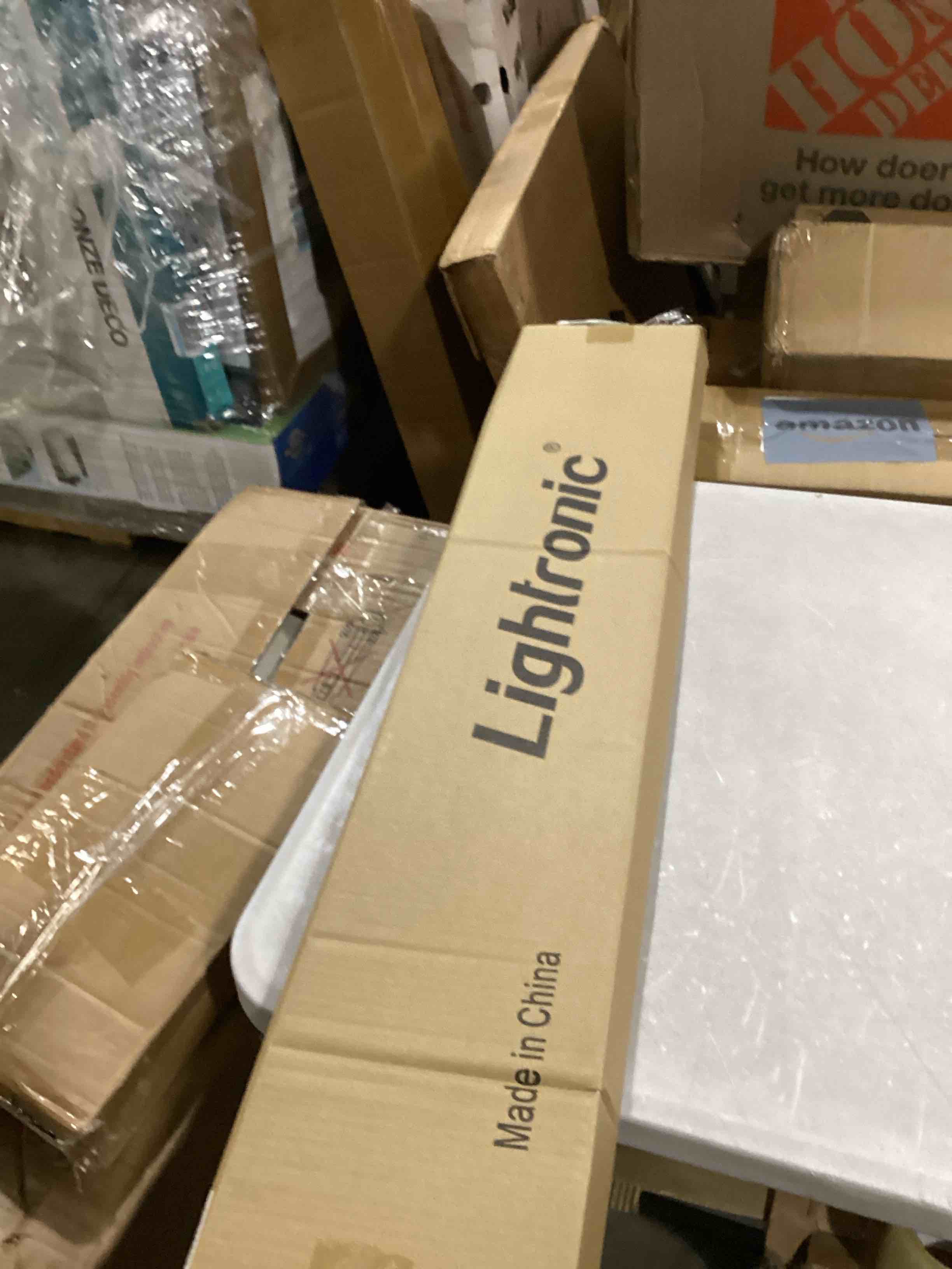 https://s3.amazonaws.com/lotting-images-prod/bidfta/BLU5832630_1717693988490.jpeg