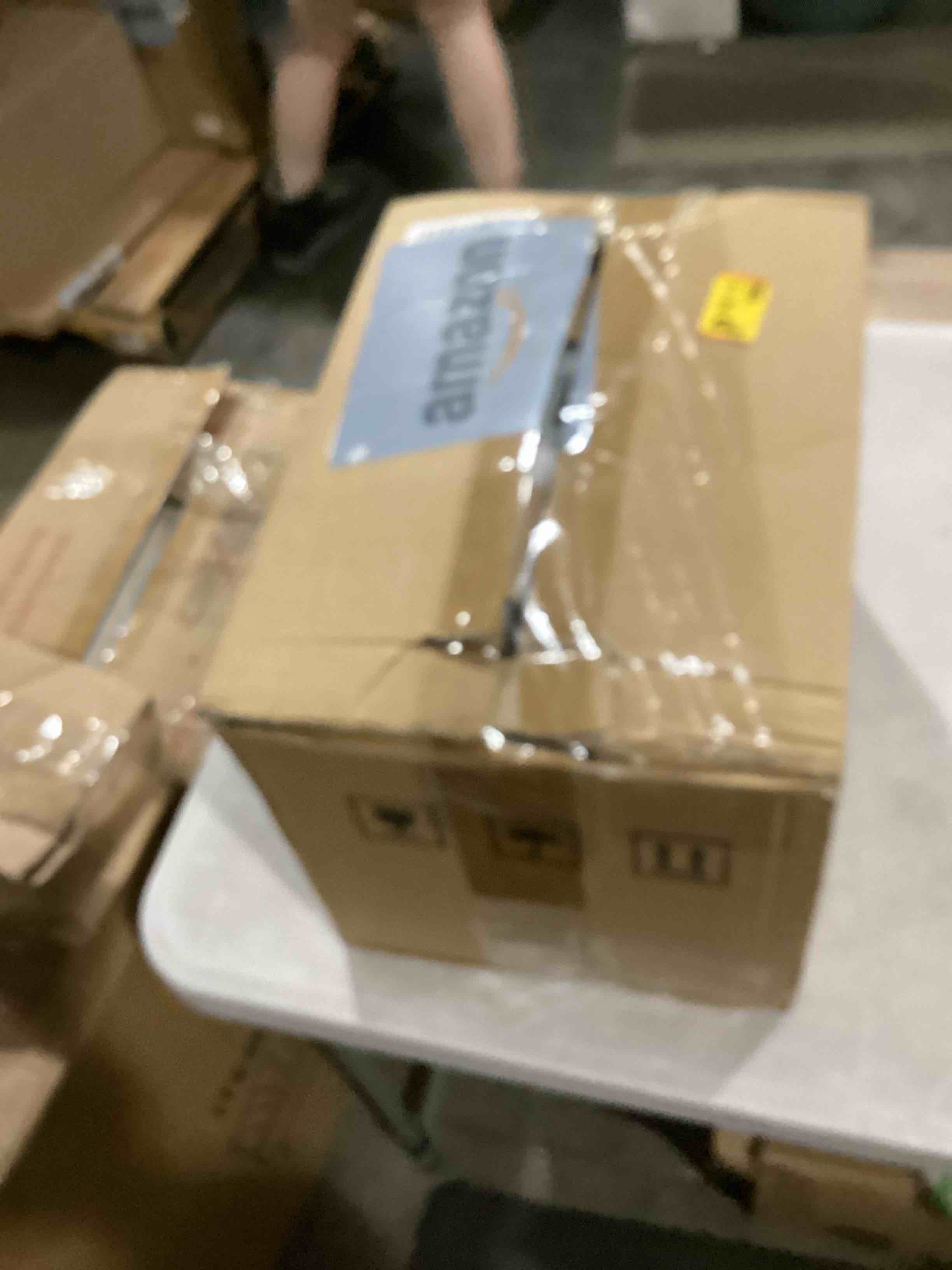 https://s3.amazonaws.com/lotting-images-prod/bidfta/BLU5833193_1718306173122.jpeg
