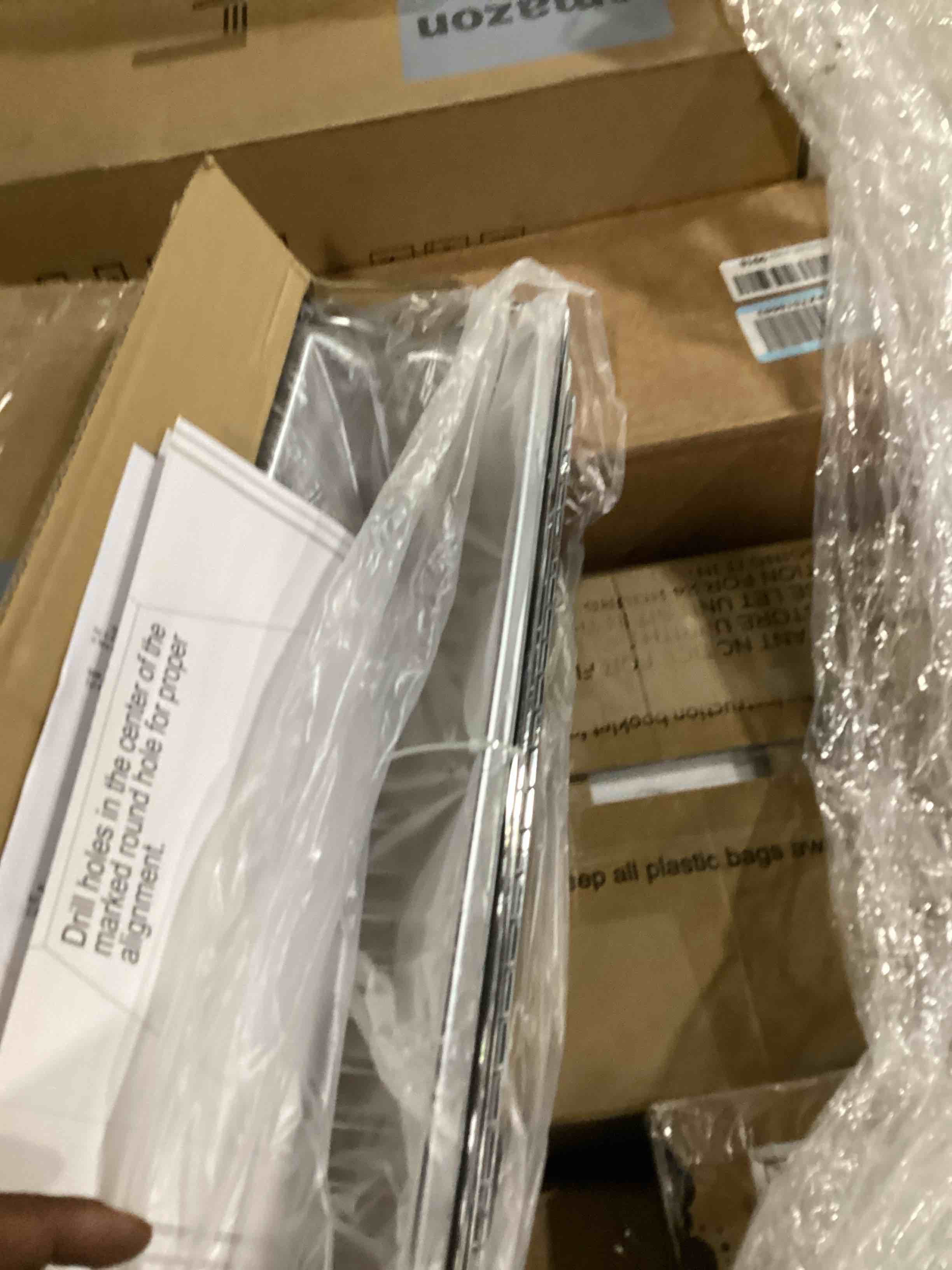 https://s3.amazonaws.com/lotting-images-prod/bidfta/BLU5833243_1718370130821.jpeg
