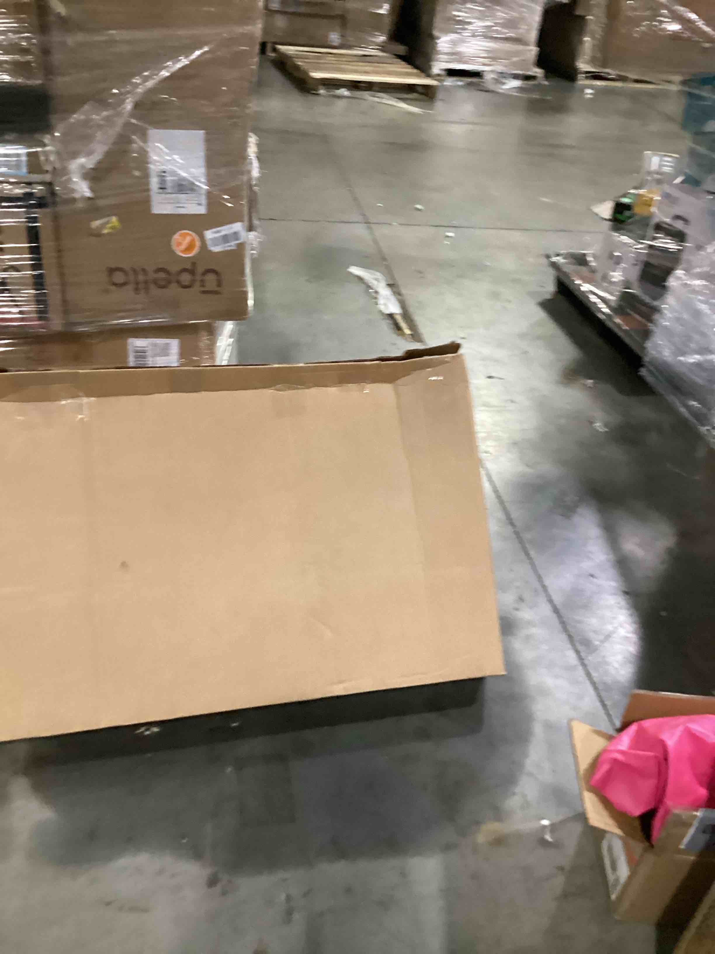 https://s3.amazonaws.com/lotting-images-prod/bidfta/BLU5833332_1718392665632.jpeg