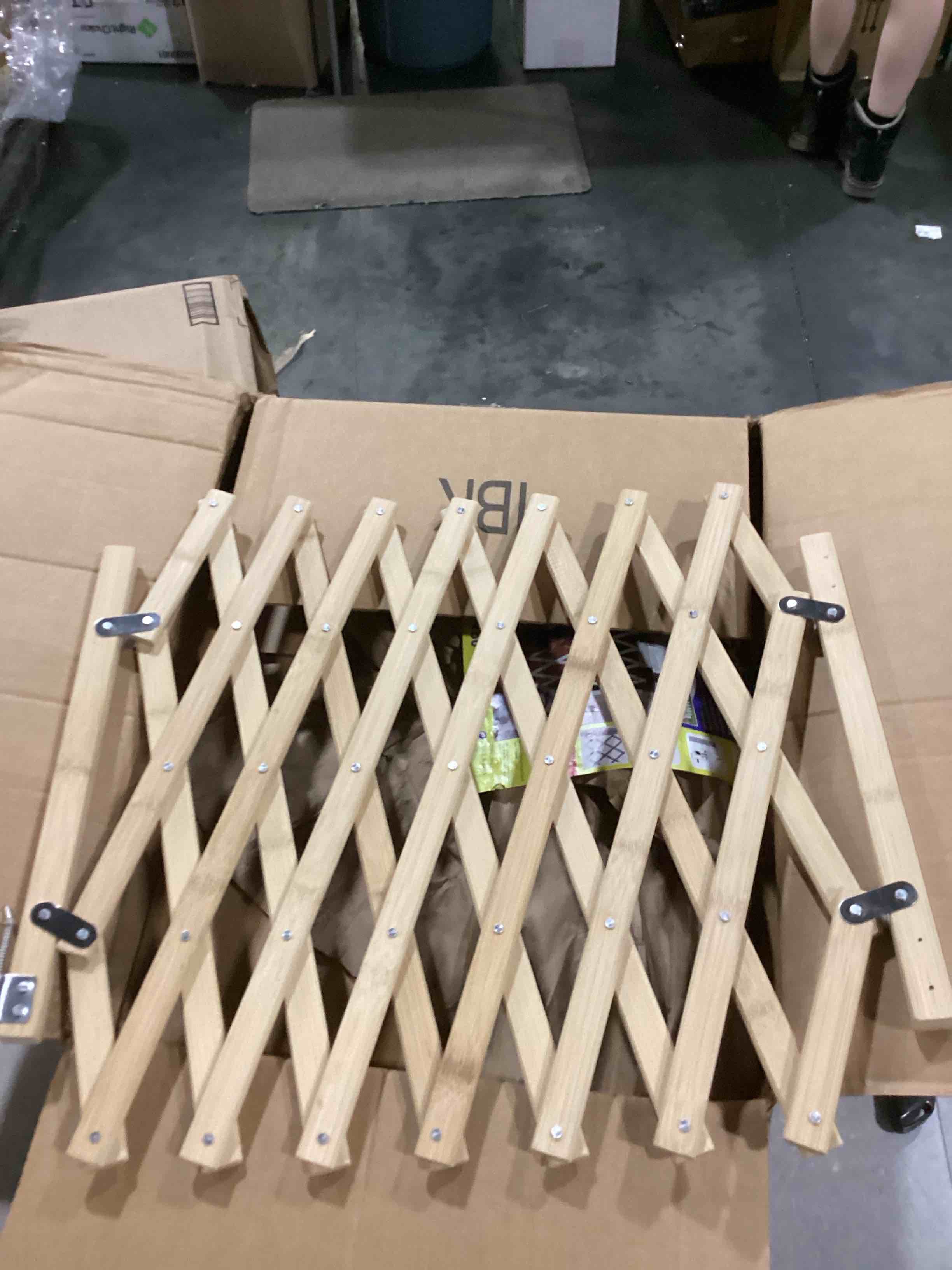 https://s3.amazonaws.com/lotting-images-prod/bidfta/BLU5833562_1718710764321.jpeg