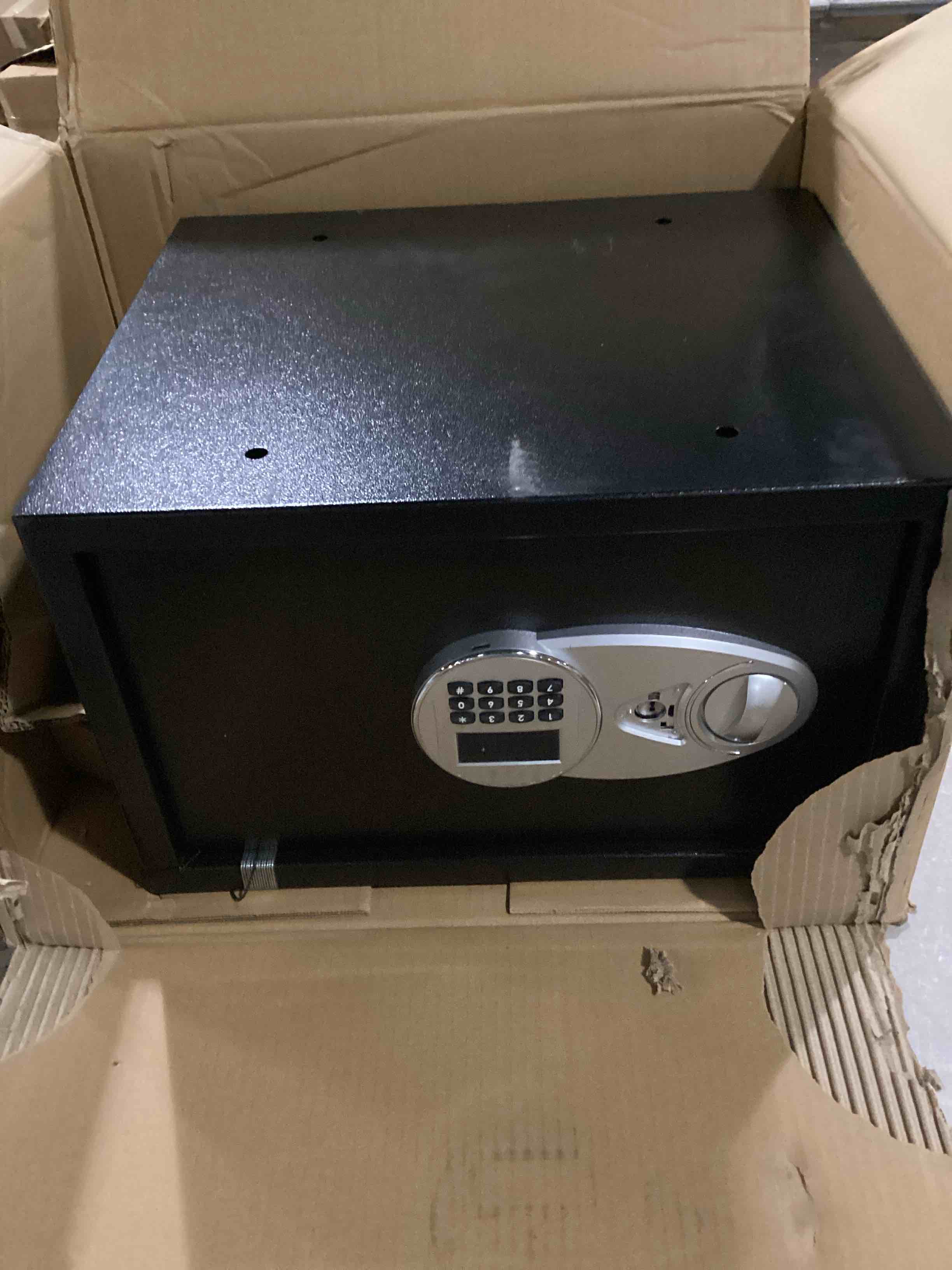 https://s3.amazonaws.com/lotting-images-prod/bidfta/BLU5833857_1718891260172.jpeg