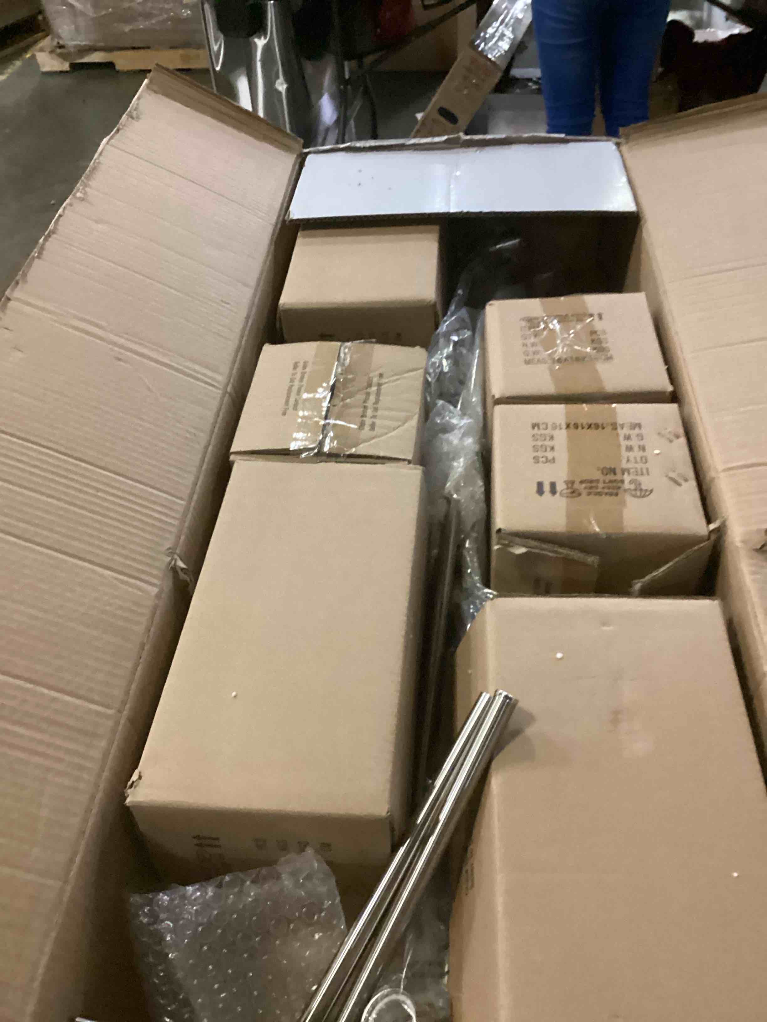 https://s3.amazonaws.com/lotting-images-prod/bidfta/BLU5834498_1717424586594.jpeg
