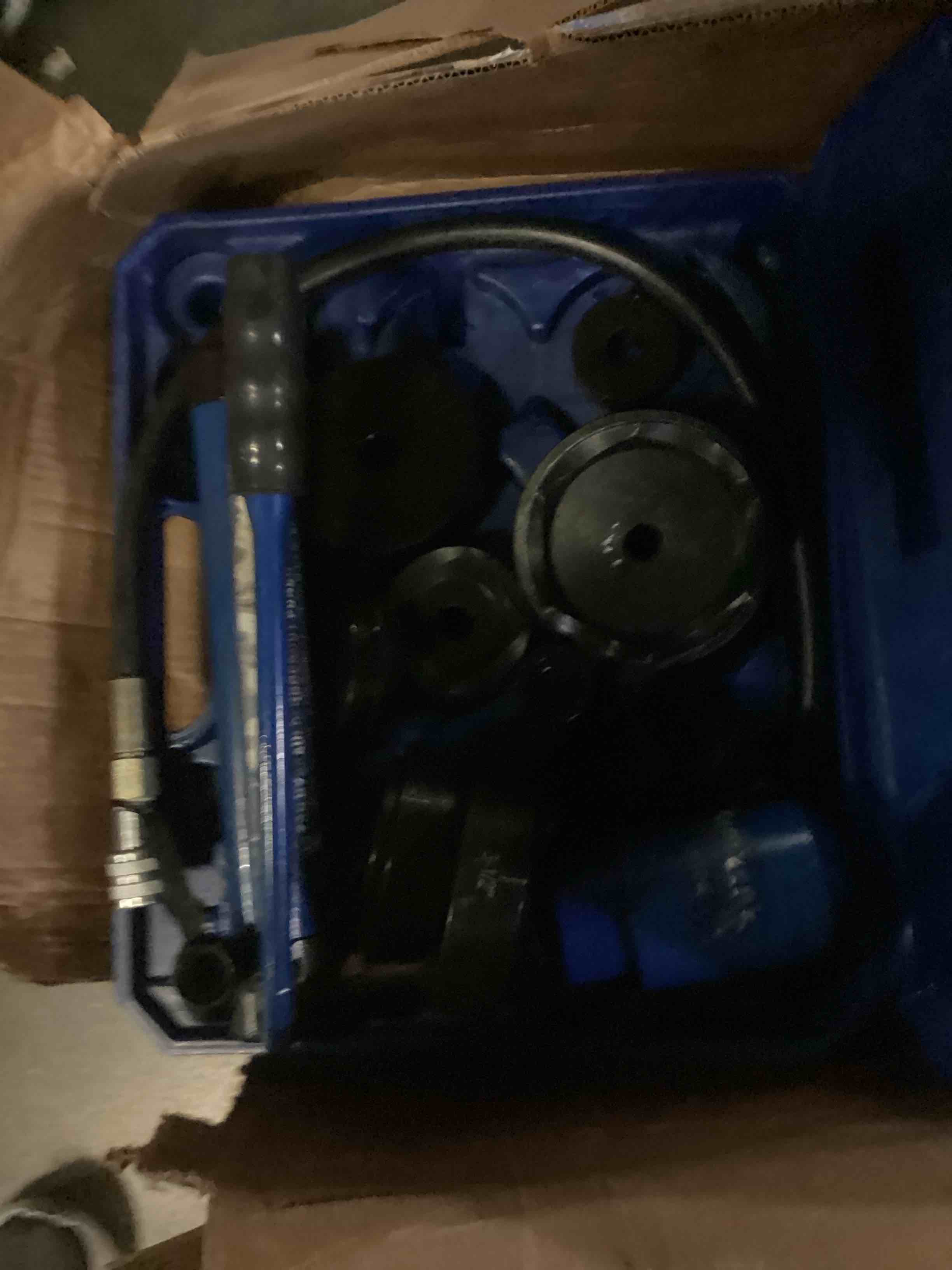 https://s3.amazonaws.com/lotting-images-prod/bidfta/BLU5834546_1717436081490.jpeg