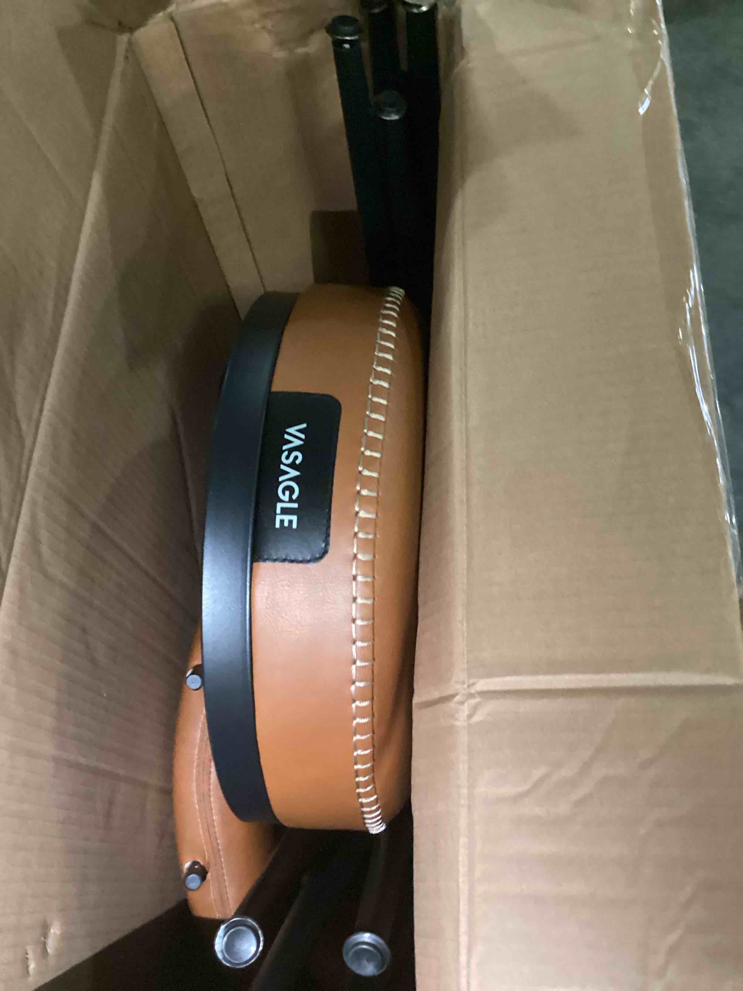https://s3.amazonaws.com/lotting-images-prod/bidfta/BLU5834872_1717672903136.jpeg