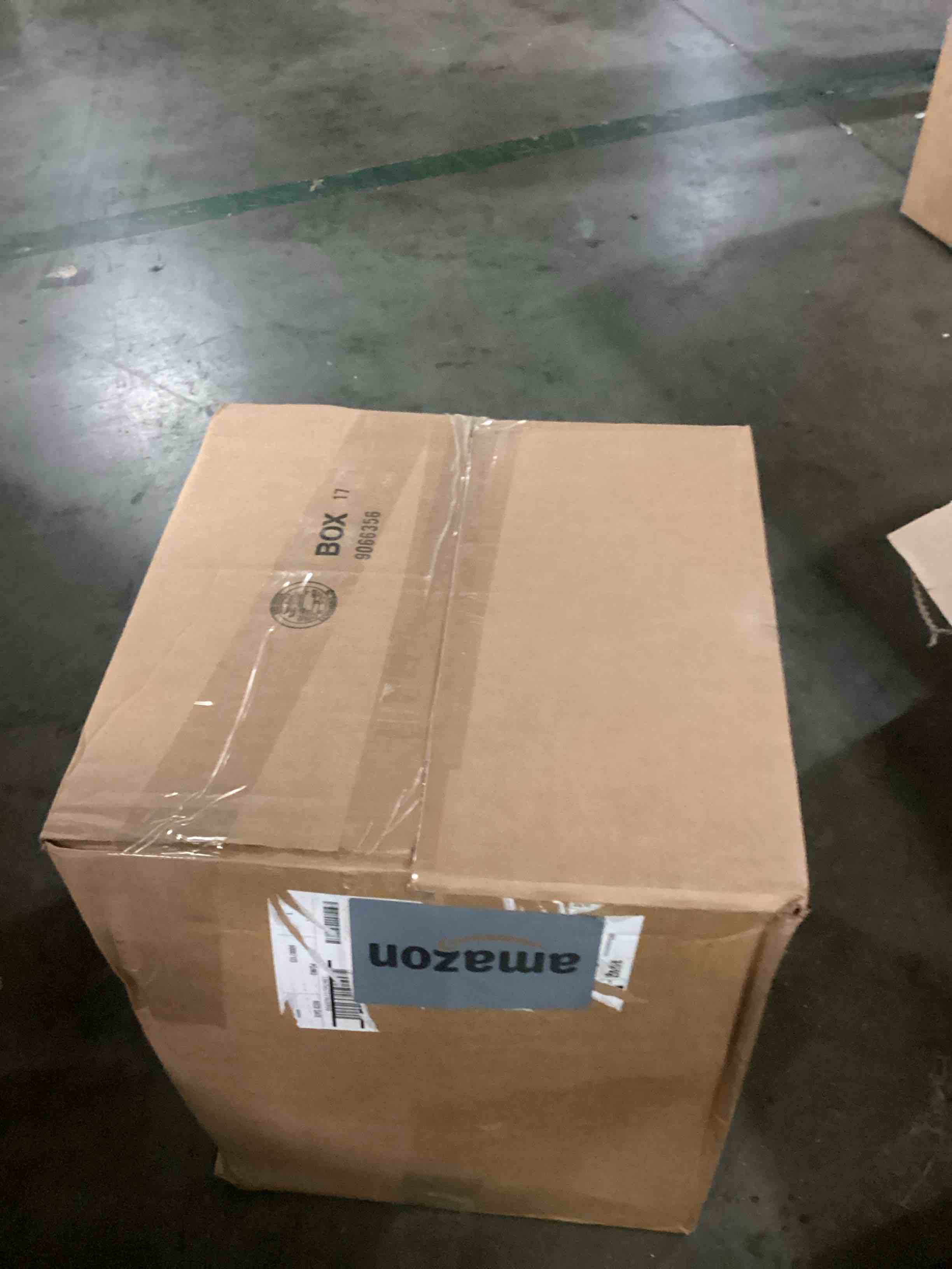 https://s3.amazonaws.com/lotting-images-prod/bidfta/BLU5834899_1717677143410.jpeg