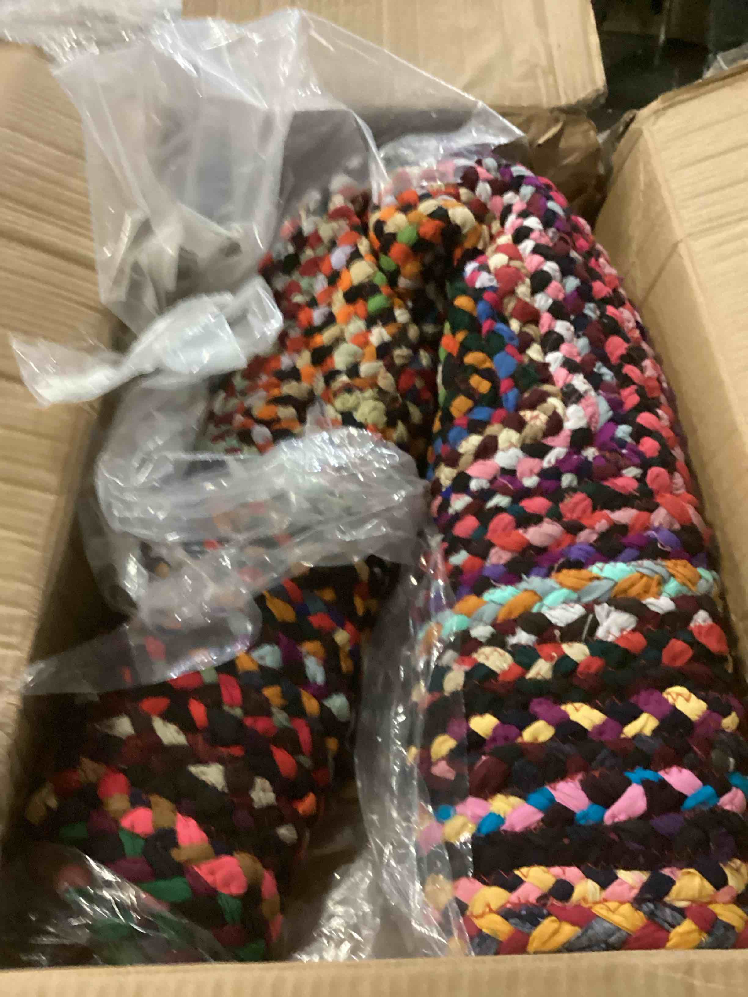 https://s3.amazonaws.com/lotting-images-prod/bidfta/BLU5835337_1718190644358.jpeg