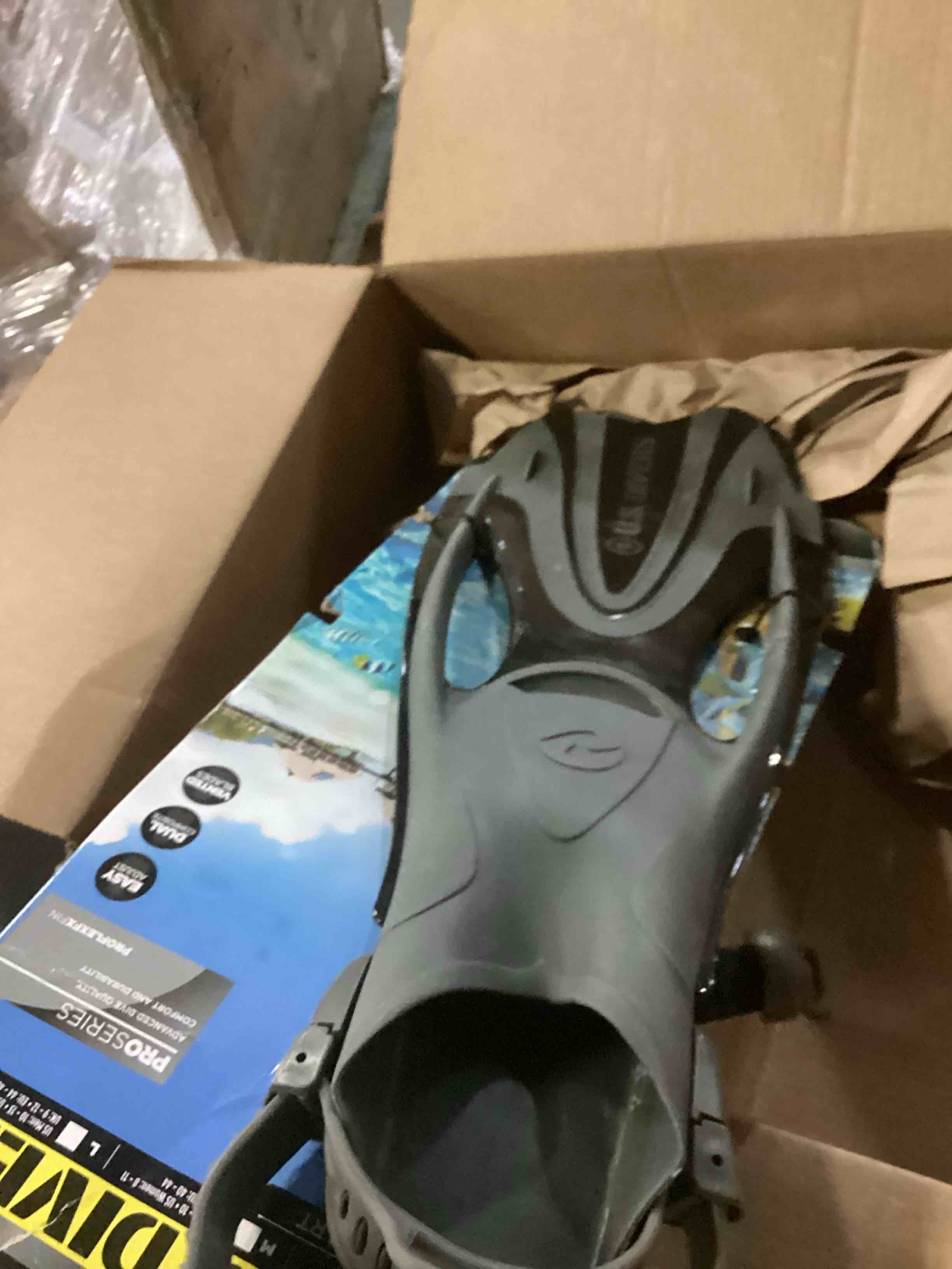 https://s3.amazonaws.com/lotting-images-prod/bidfta/BLU5835349_1718191958398.jpeg