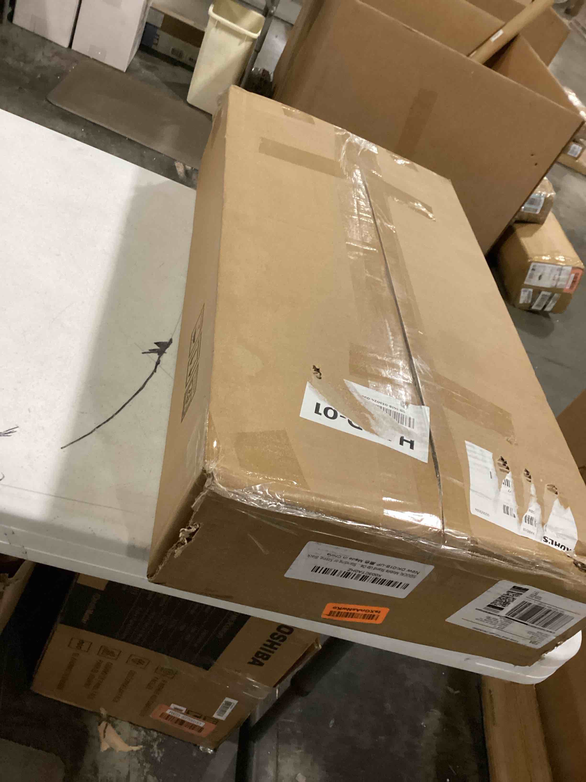 https://s3.amazonaws.com/lotting-images-prod/bidfta/BLU5835717_1717416629824.jpeg
