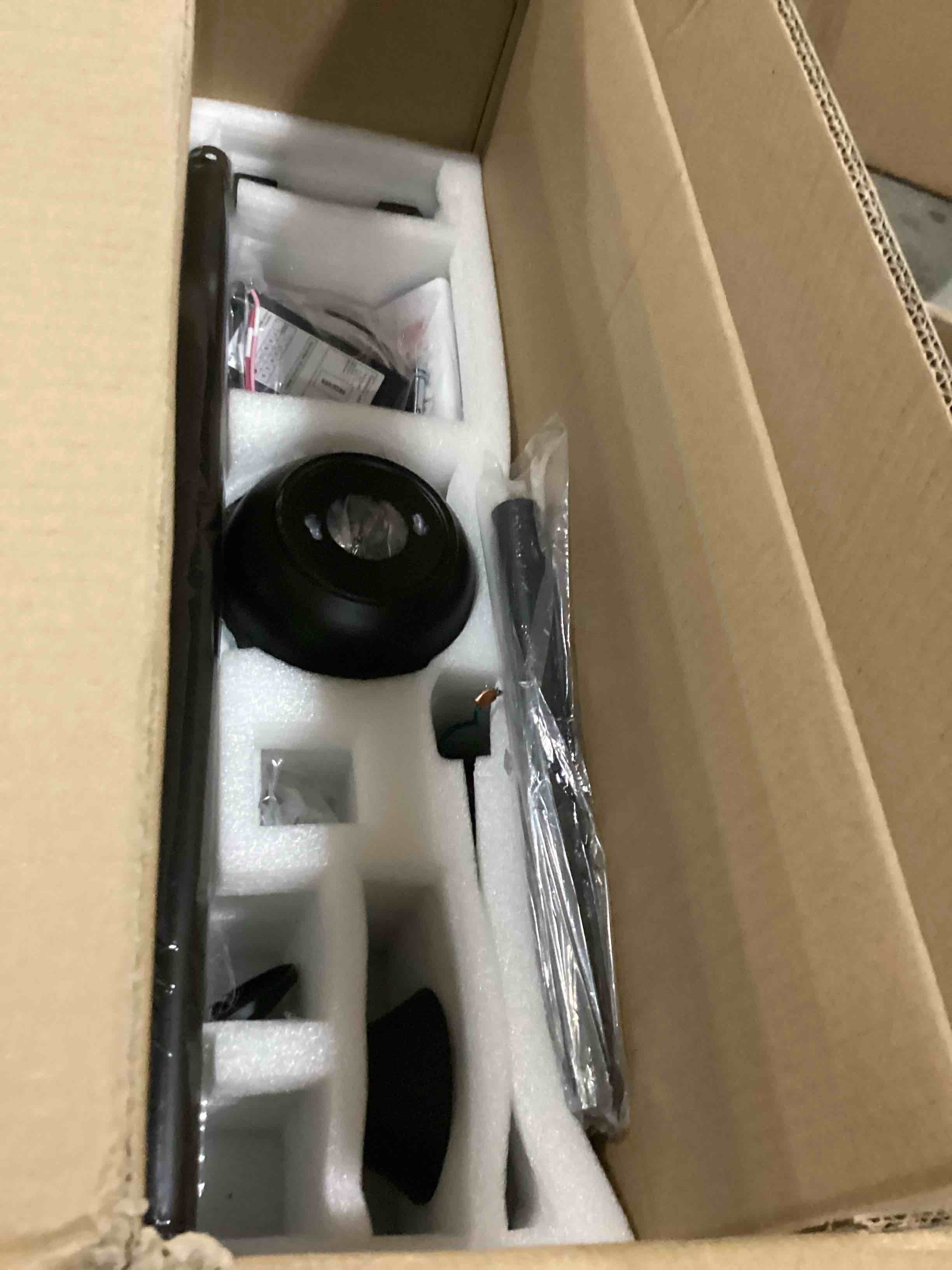 https://s3.amazonaws.com/lotting-images-prod/bidfta/BLU5835755_1717429208315.jpeg