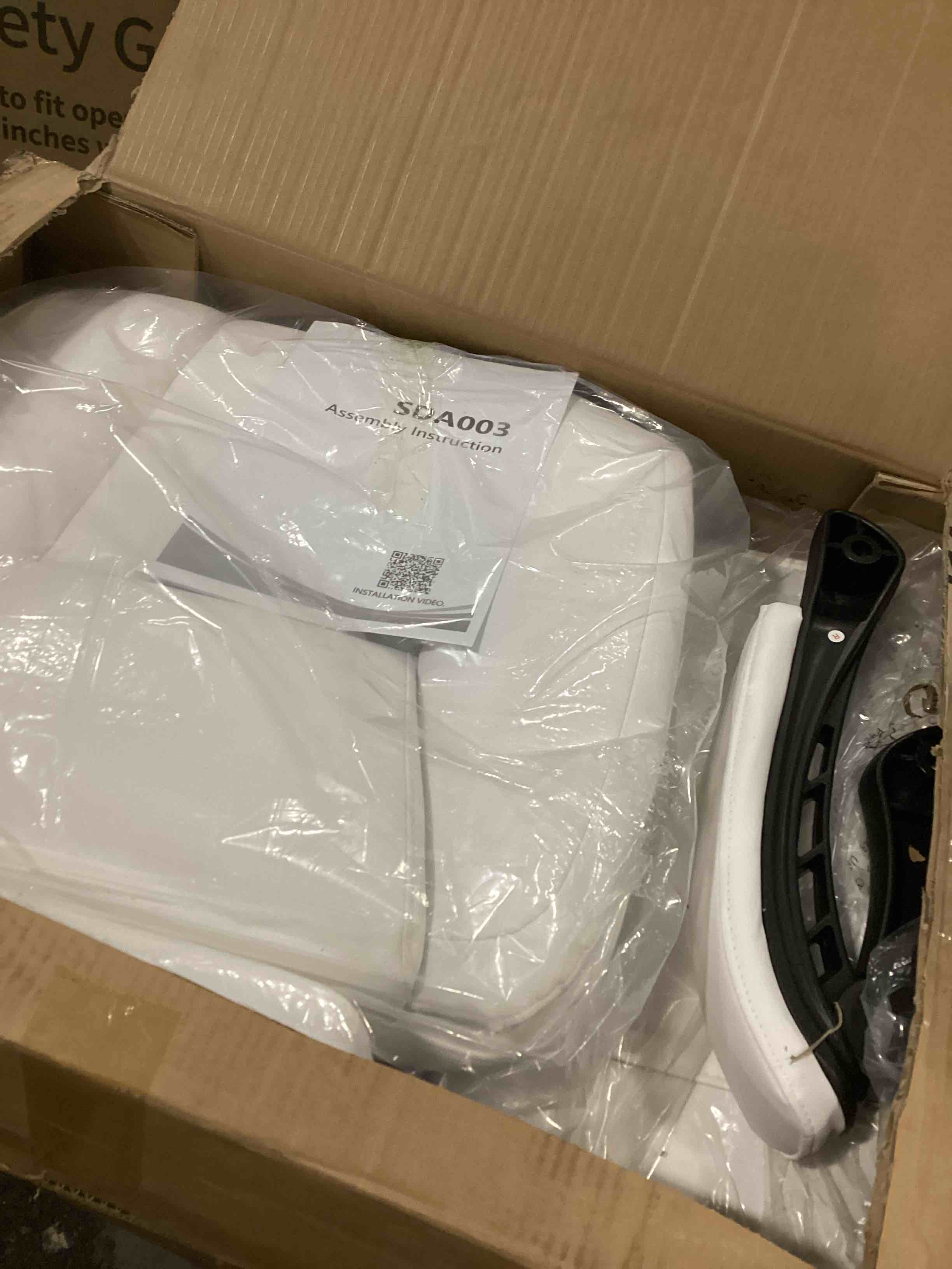 https://s3.amazonaws.com/lotting-images-prod/bidfta/BLU5835798_1717499579319.jpeg