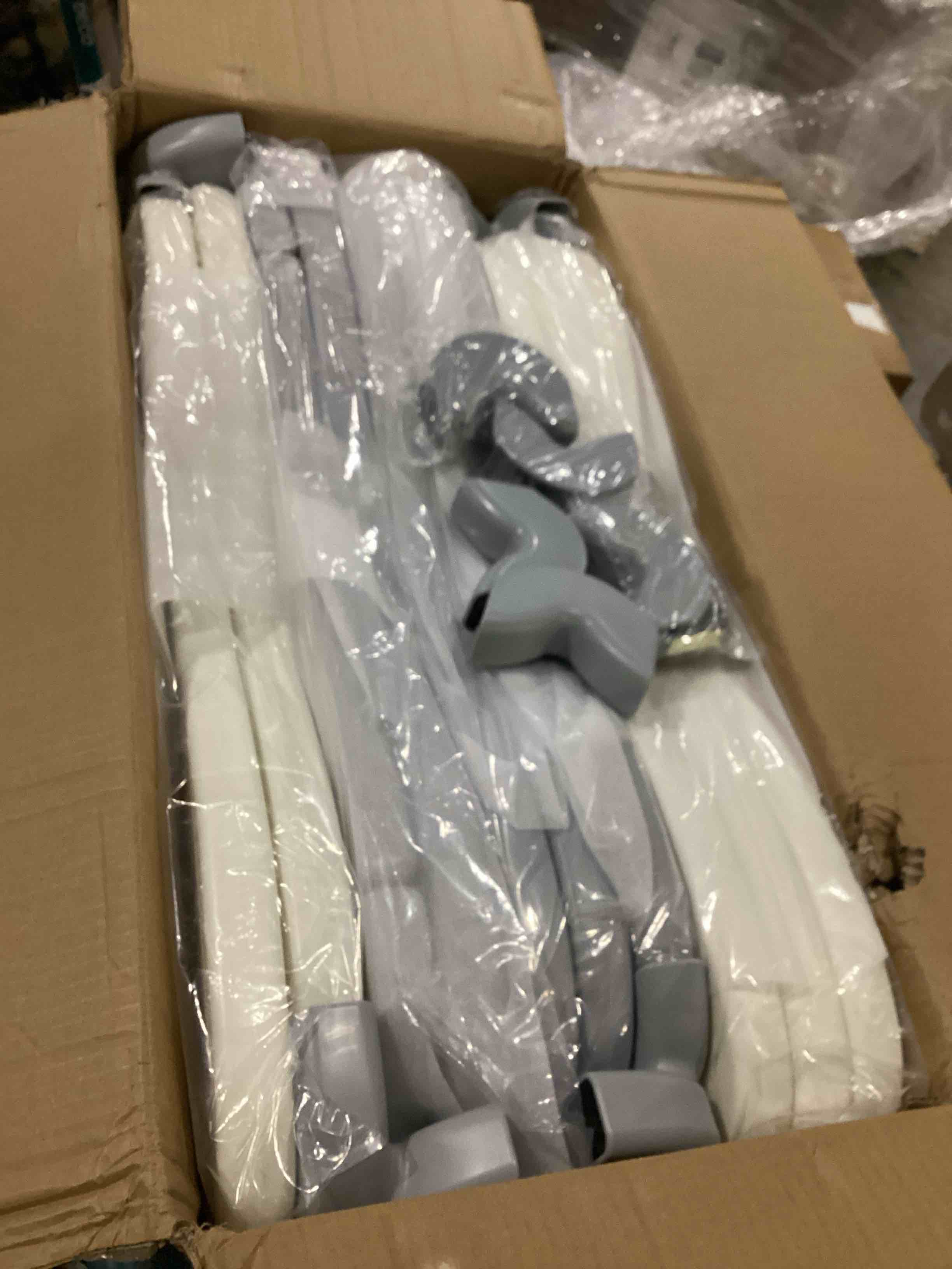 https://s3.amazonaws.com/lotting-images-prod/bidfta/BLU5835972_1717614966404.jpeg
