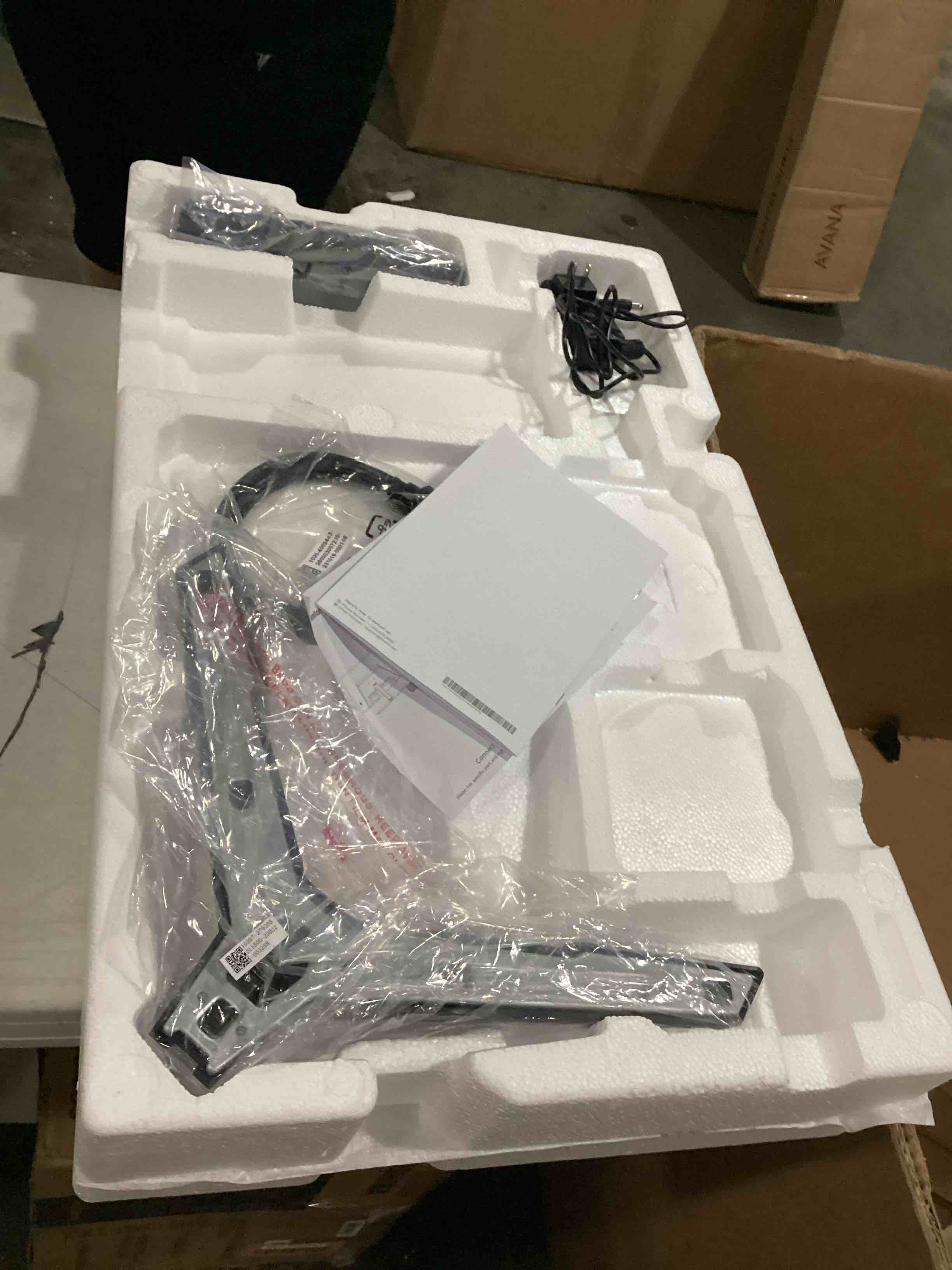 https://s3.amazonaws.com/lotting-images-prod/bidfta/BLU5835985_1717674263184.jpeg
