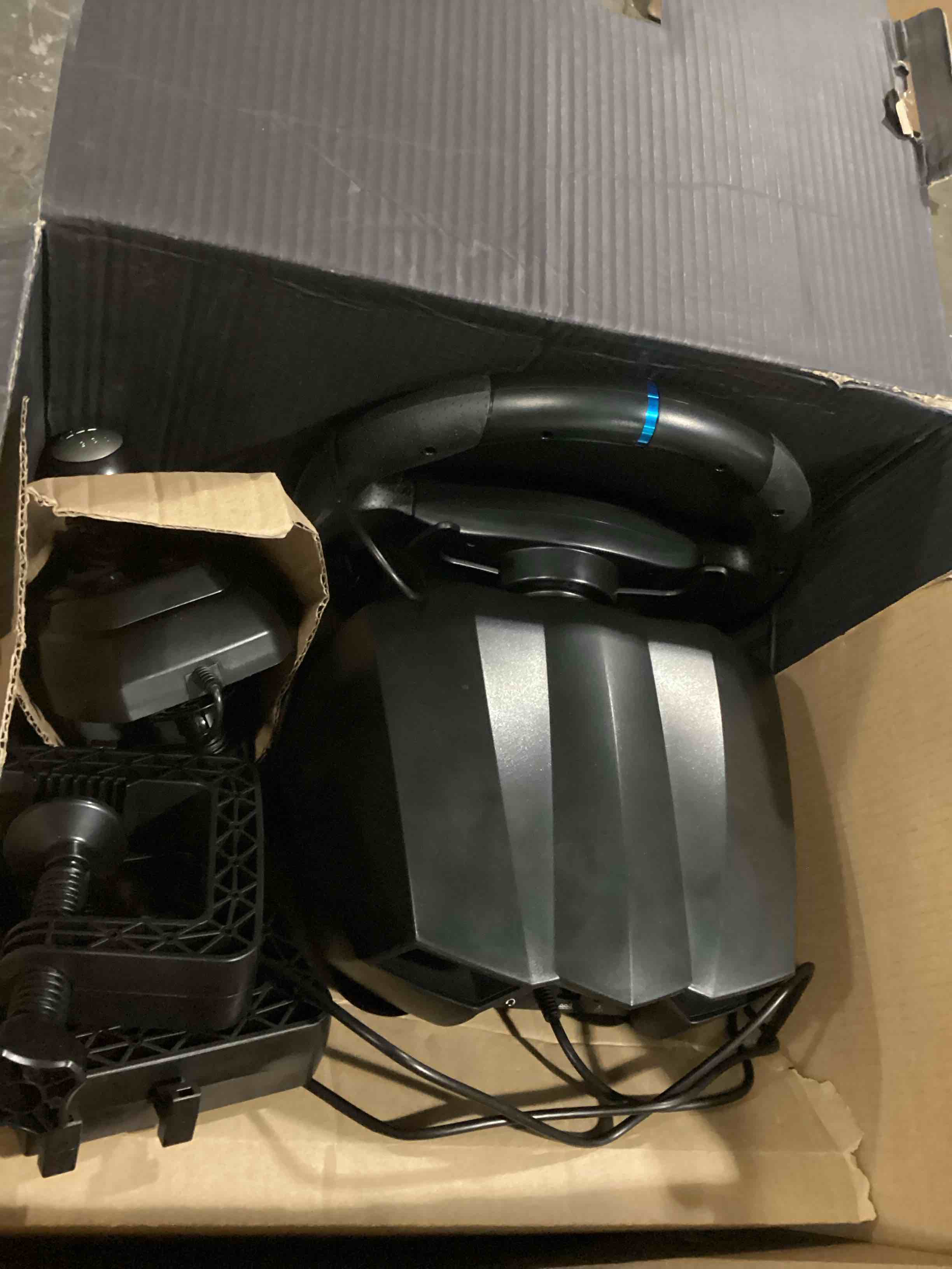 https://s3.amazonaws.com/lotting-images-prod/bidfta/BLU5836363_1718130441039.jpeg
