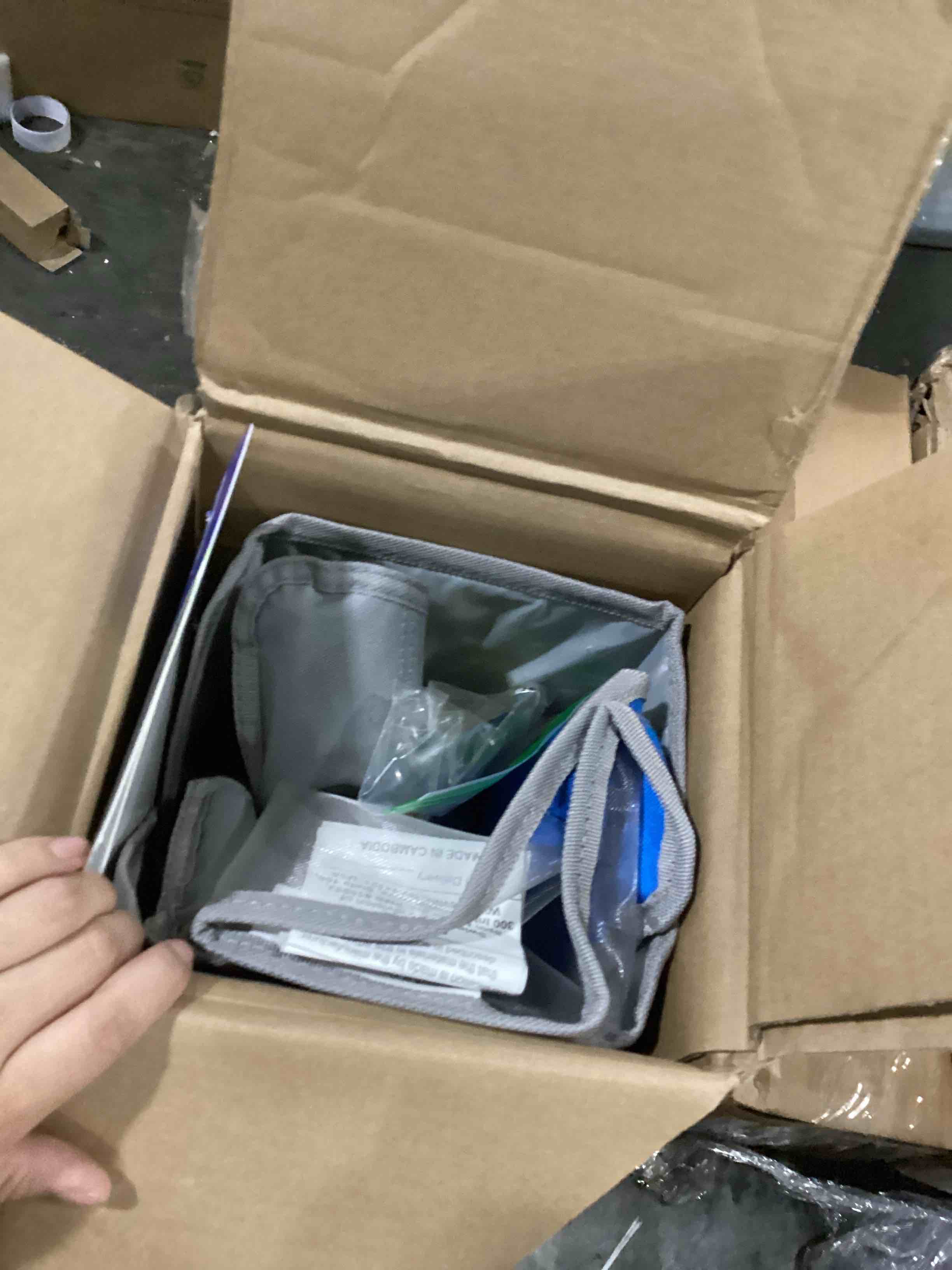 https://s3.amazonaws.com/lotting-images-prod/bidfta/BLU5836484_1718204927368.jpeg