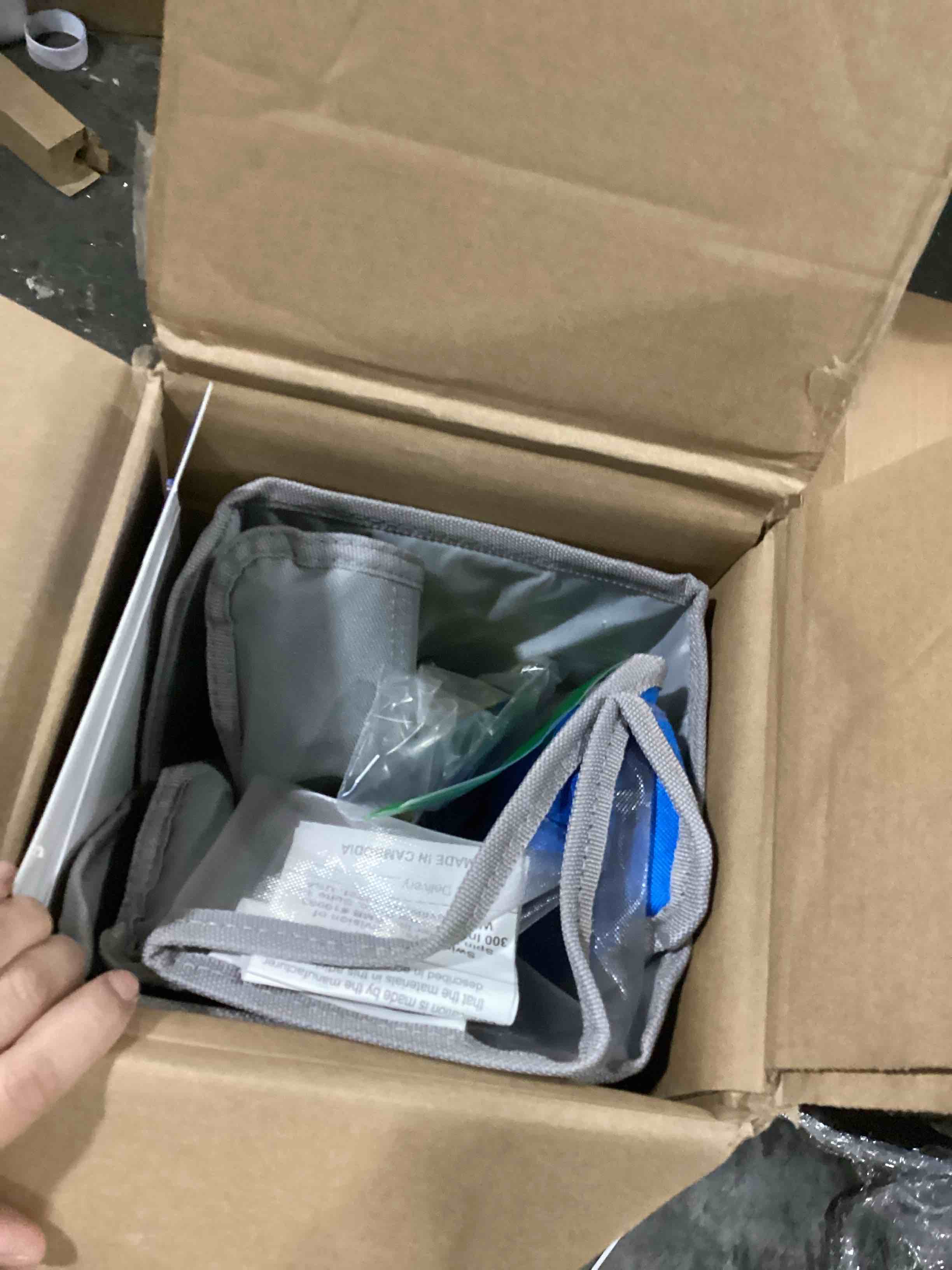 https://s3.amazonaws.com/lotting-images-prod/bidfta/BLU5836484_1718204928617.jpeg