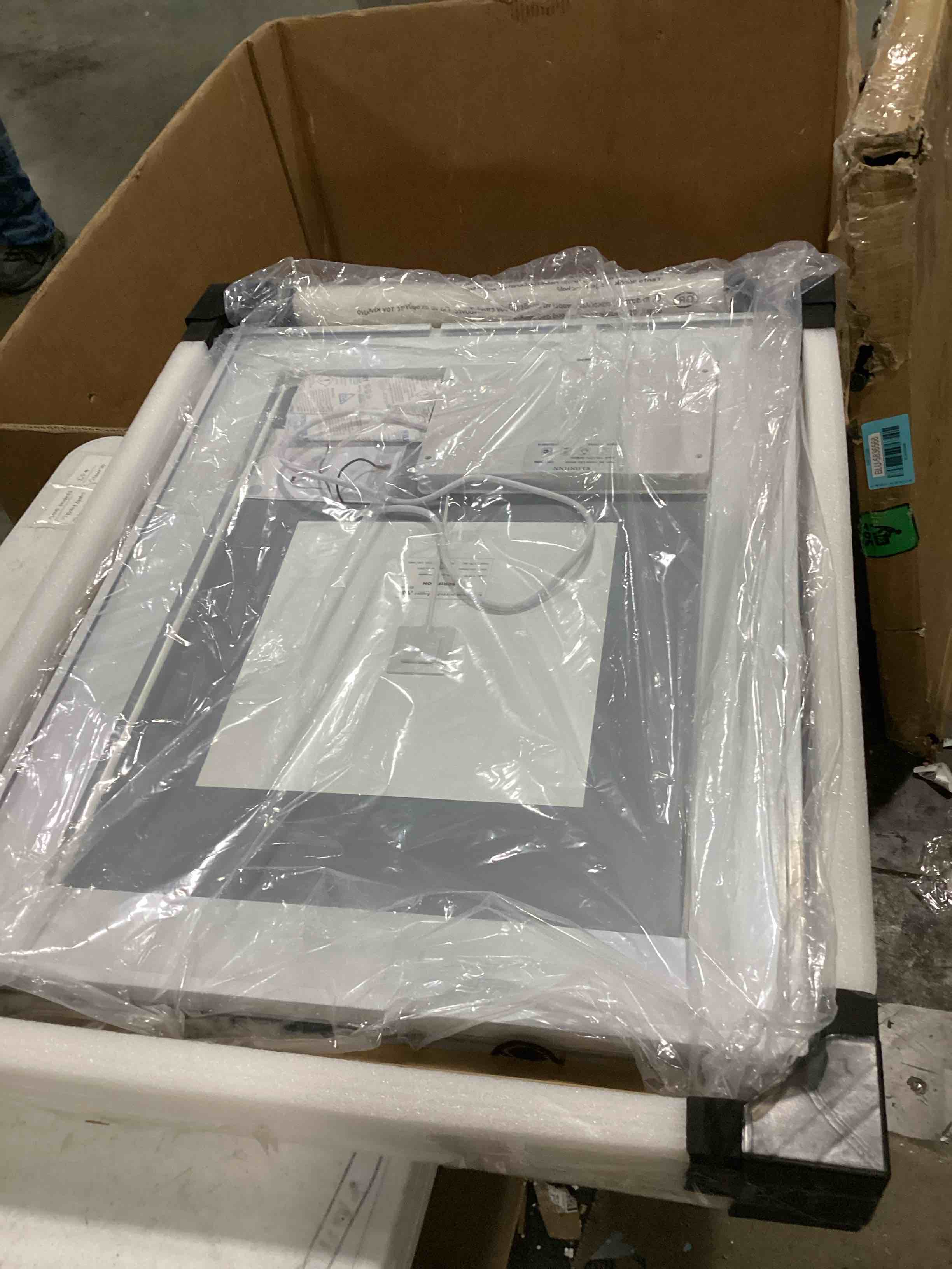 https://s3.amazonaws.com/lotting-images-prod/bidfta/BLU5836581_1718376035031.jpeg