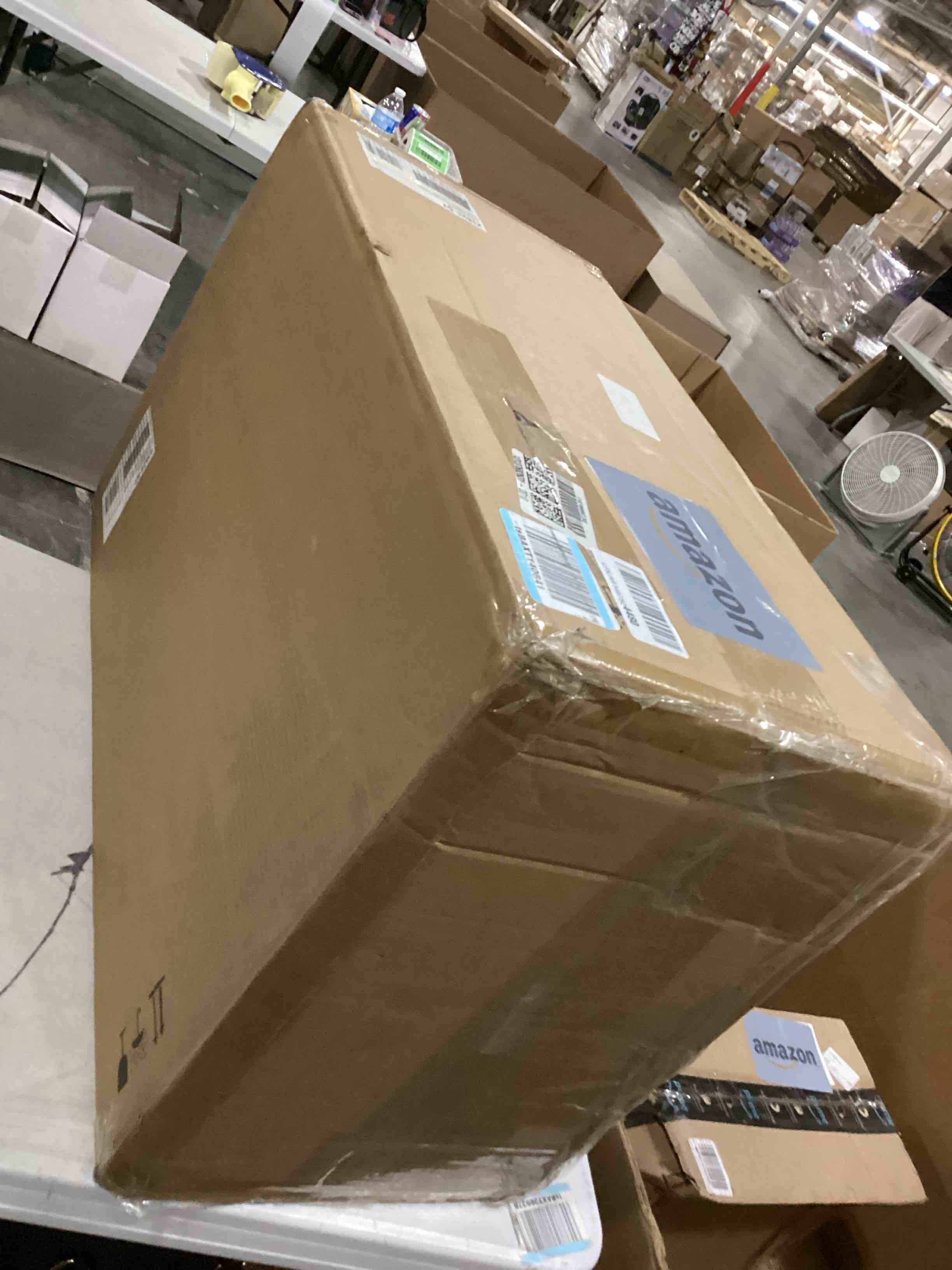 https://s3.amazonaws.com/lotting-images-prod/bidfta/BLU5836595_1718379347334.jpeg