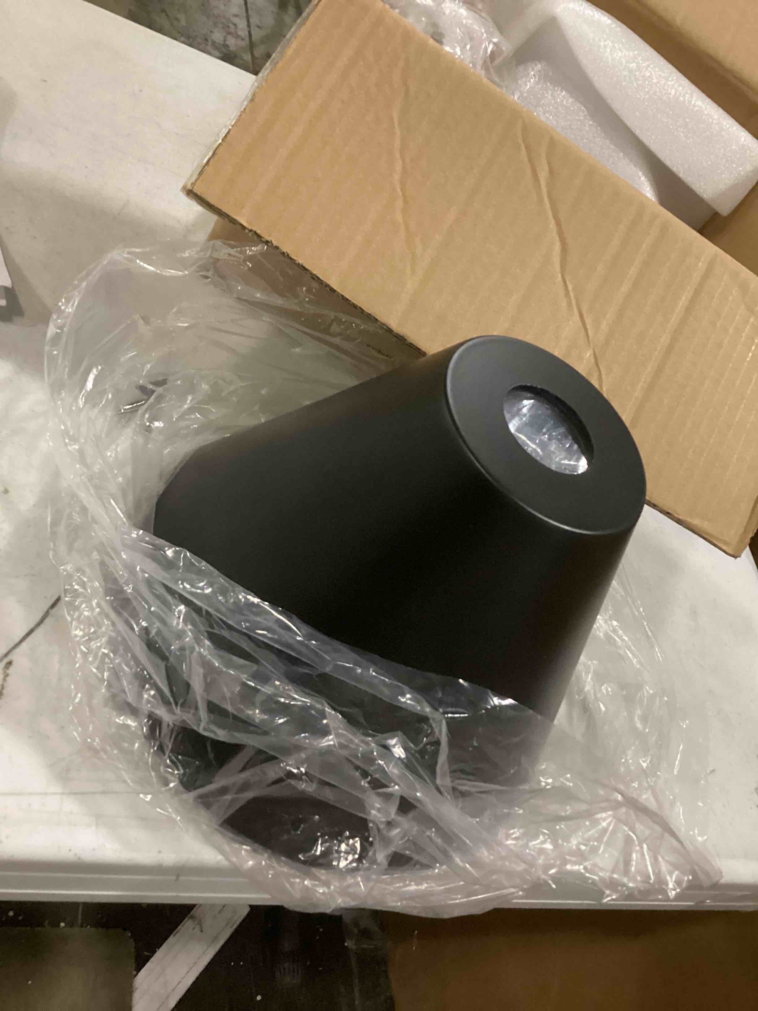 https://s3.amazonaws.com/lotting-images-prod/bidfta/BLU5836859_1718736676501.jpeg