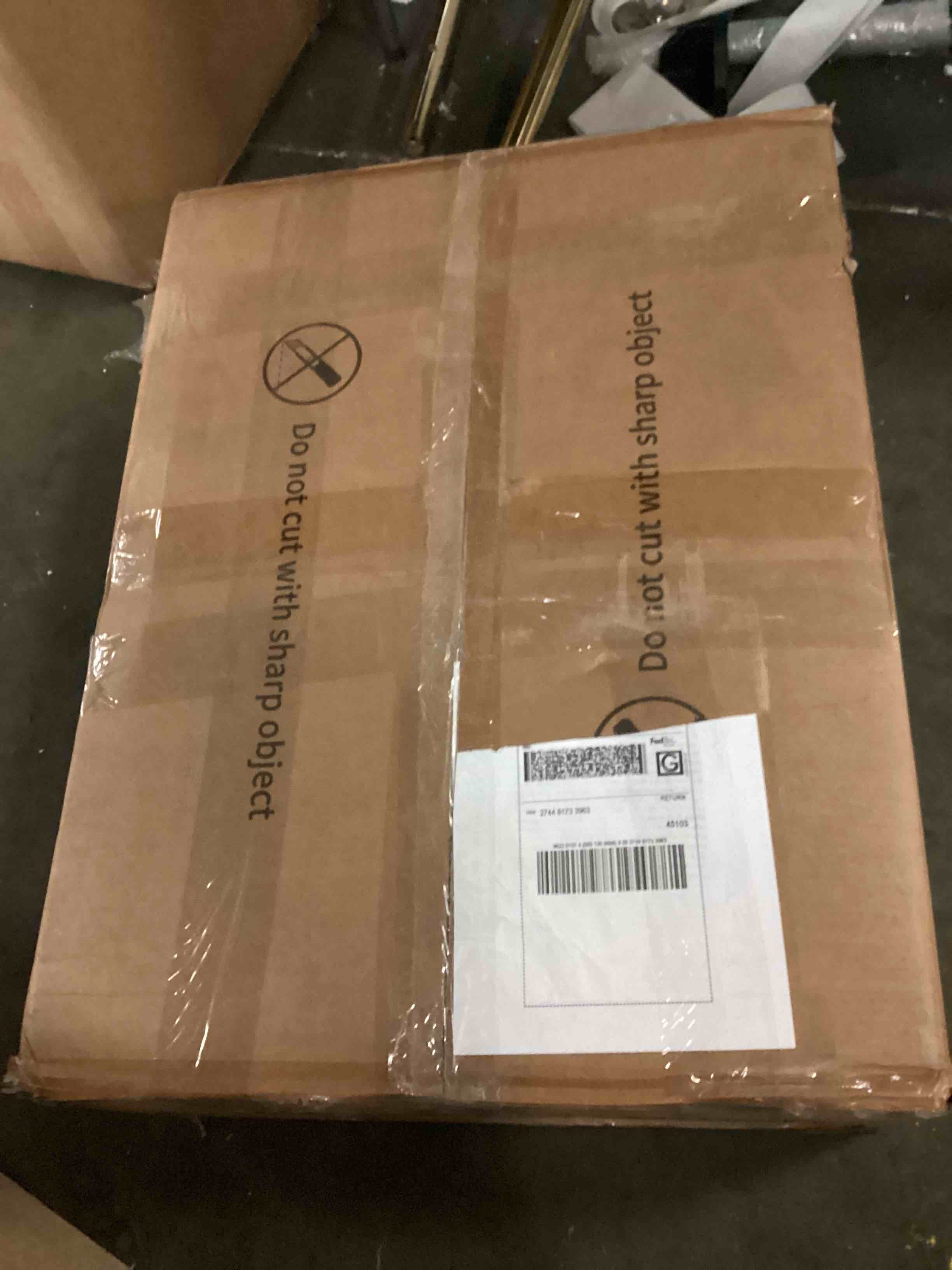 https://s3.amazonaws.com/lotting-images-prod/bidfta/BLU5837252_1717601812832.jpeg