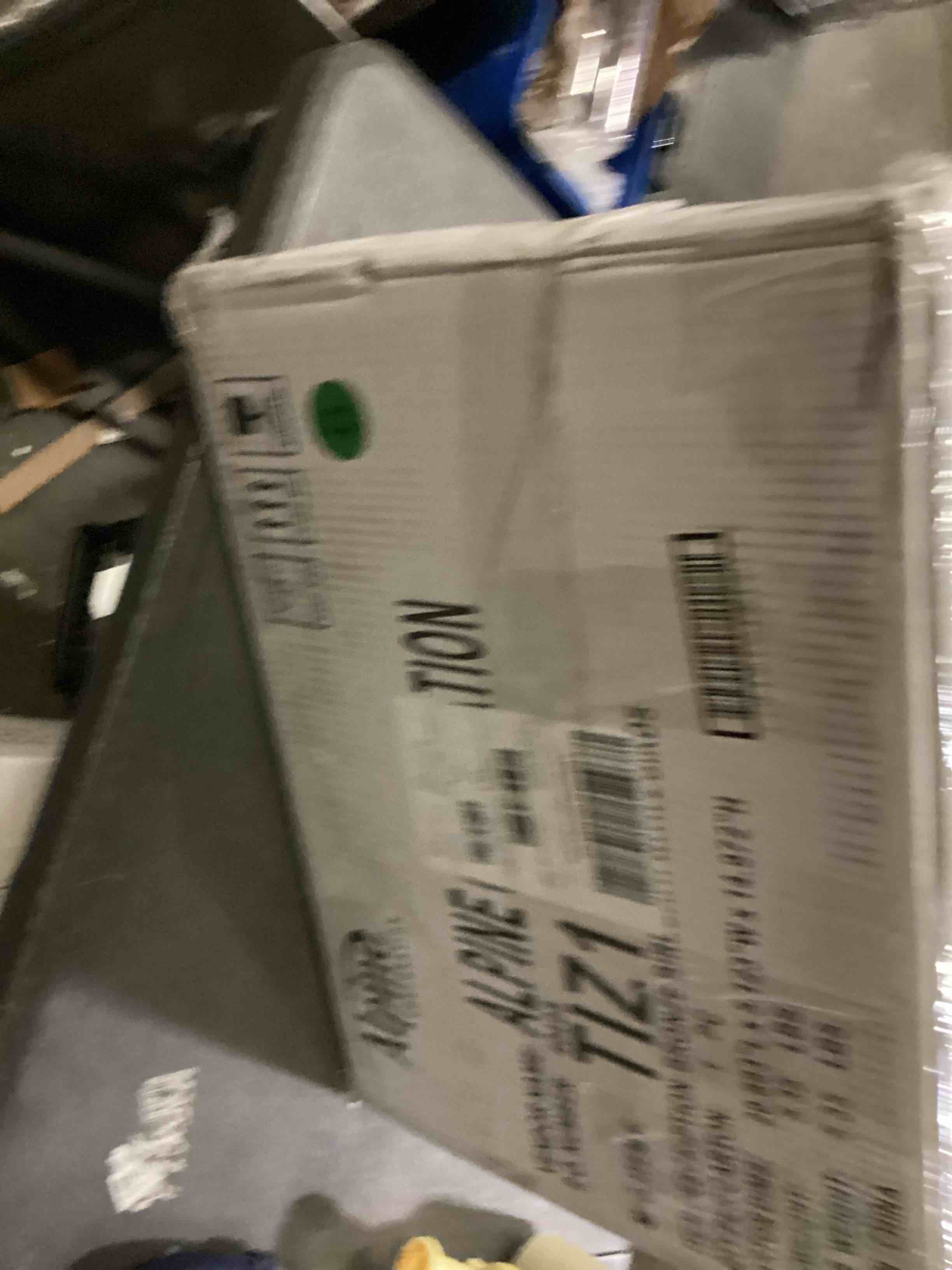https://s3.amazonaws.com/lotting-images-prod/bidfta/BLU5837295_1717614114613.jpeg
