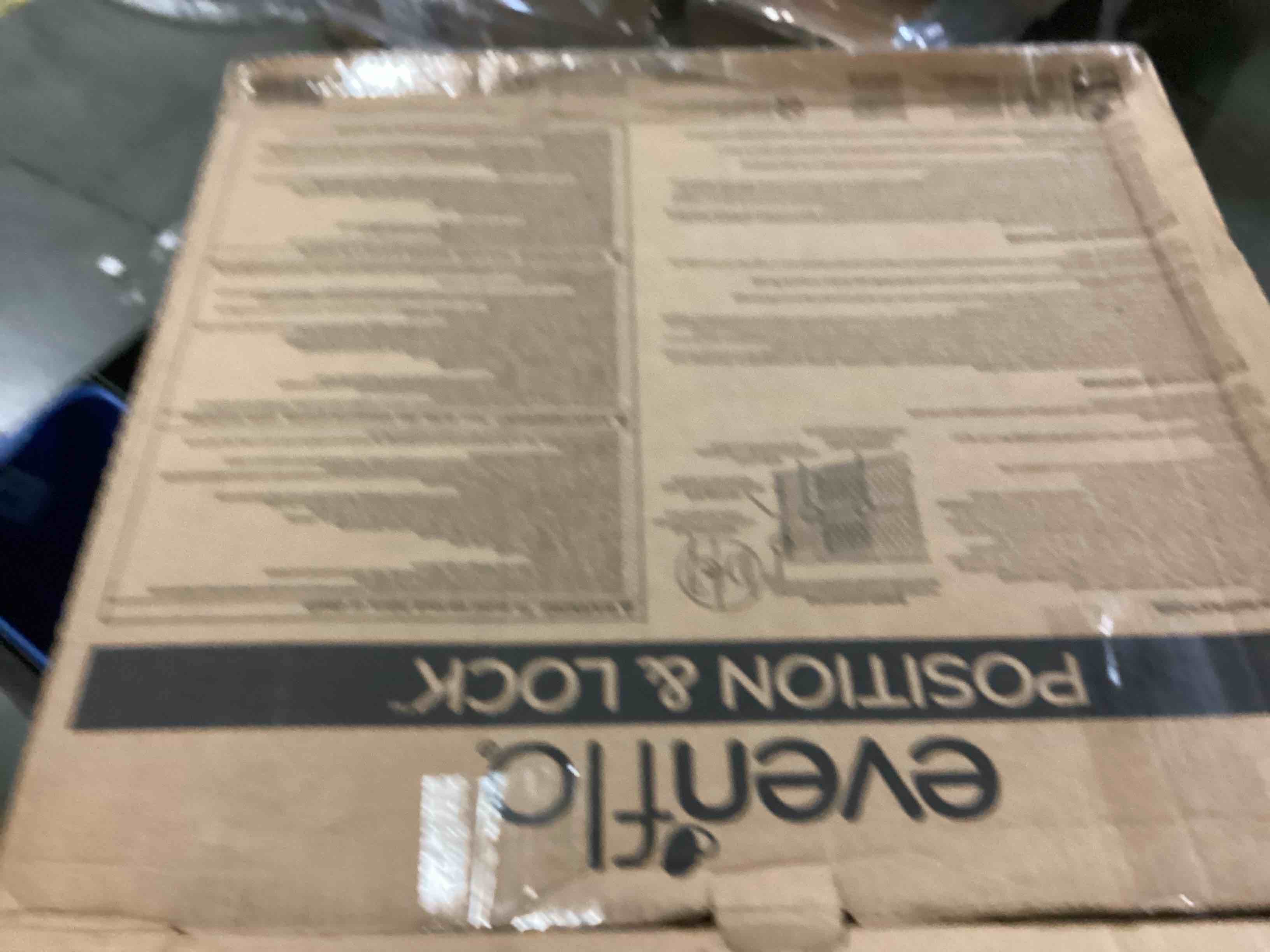 https://s3.amazonaws.com/lotting-images-prod/bidfta/BLU5837612_1718031377952.jpeg