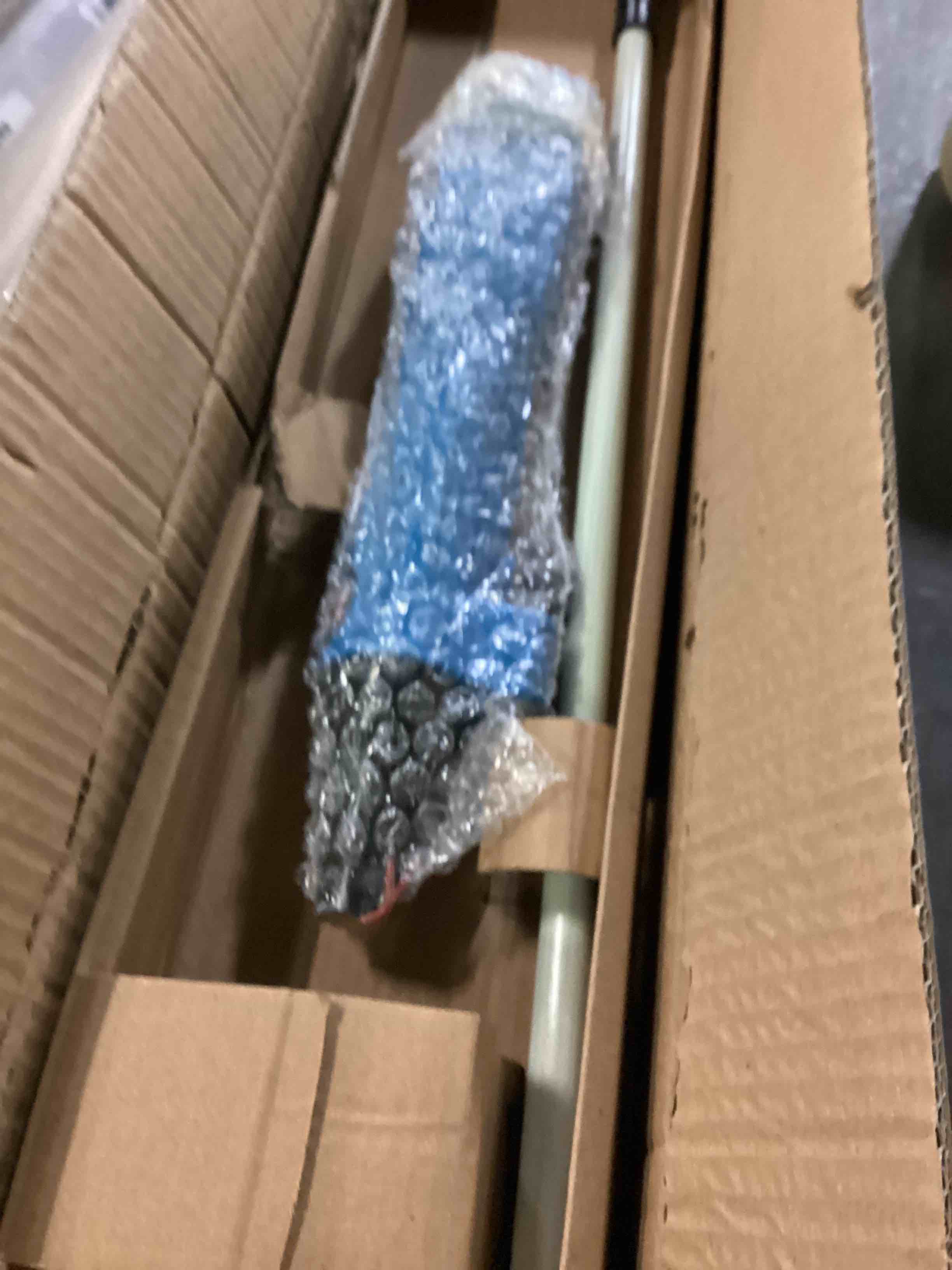 https://s3.amazonaws.com/lotting-images-prod/bidfta/BLU5838230_1718378179370.jpeg
