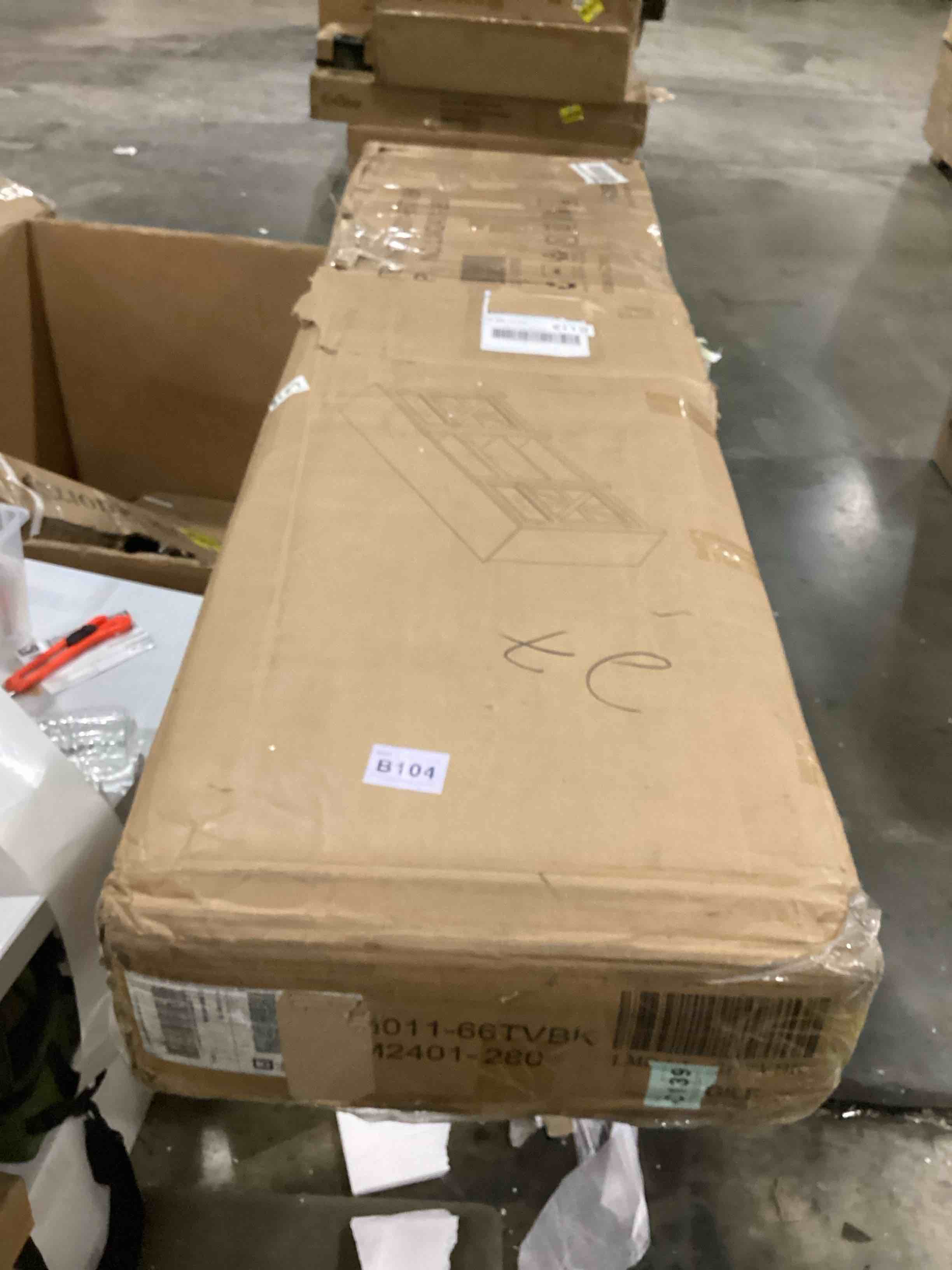 https://s3.amazonaws.com/lotting-images-prod/bidfta/BLU5838663_1717522590337.jpeg
