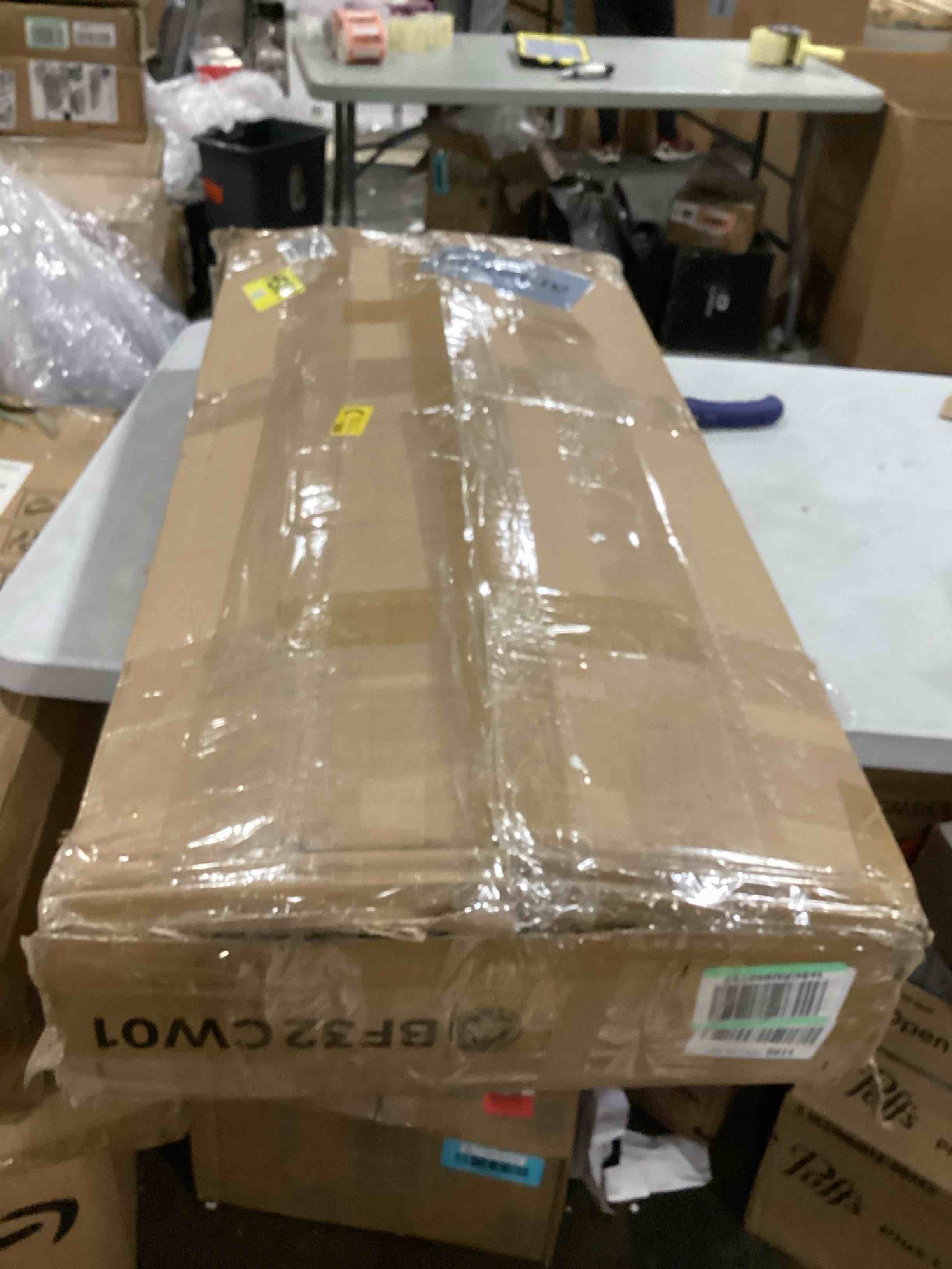 https://s3.amazonaws.com/lotting-images-prod/bidfta/BLU5839280_1718293700435.jpeg