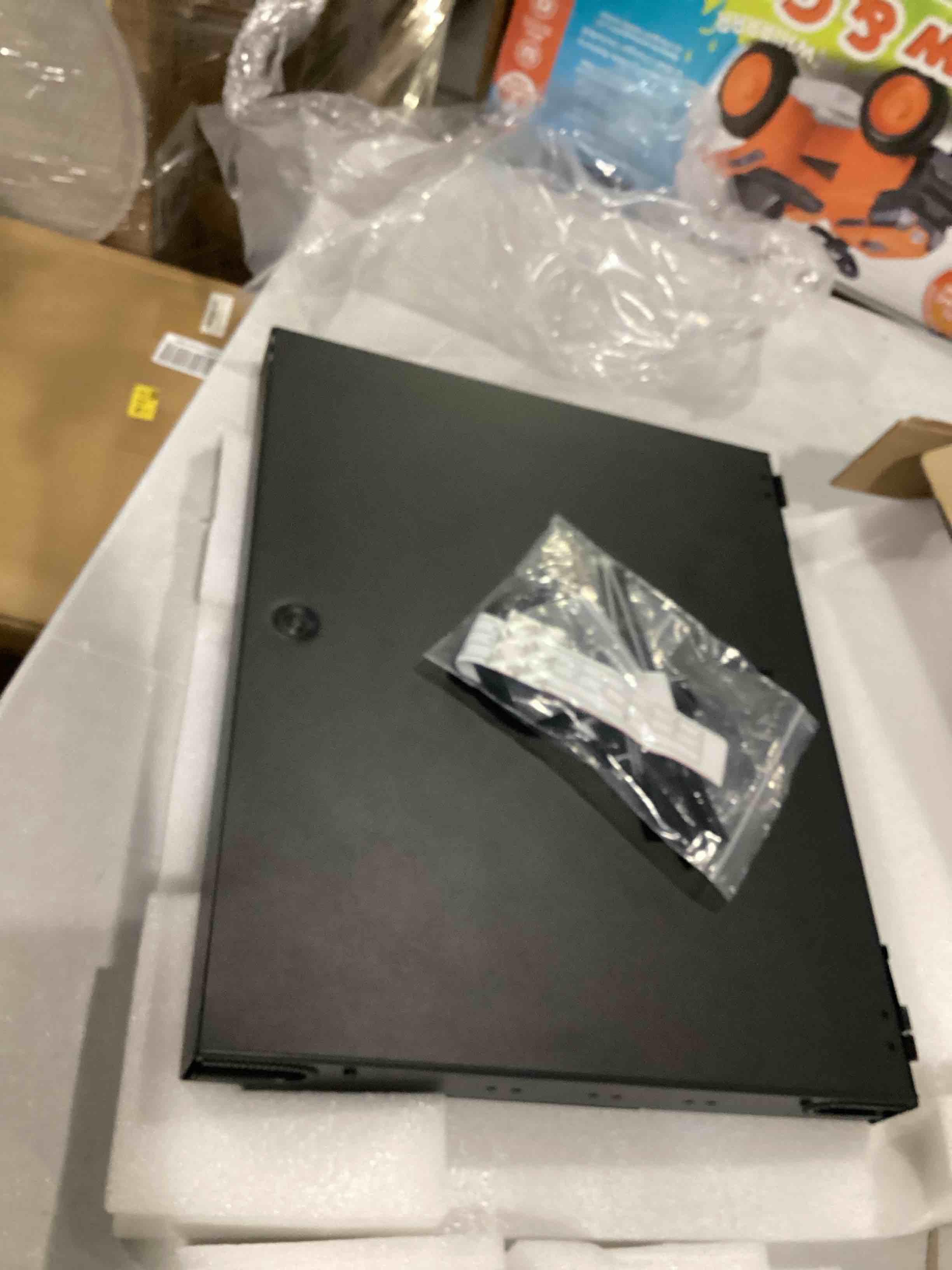 https://s3.amazonaws.com/lotting-images-prod/bidfta/BLU5839334_1718372005885.jpeg
