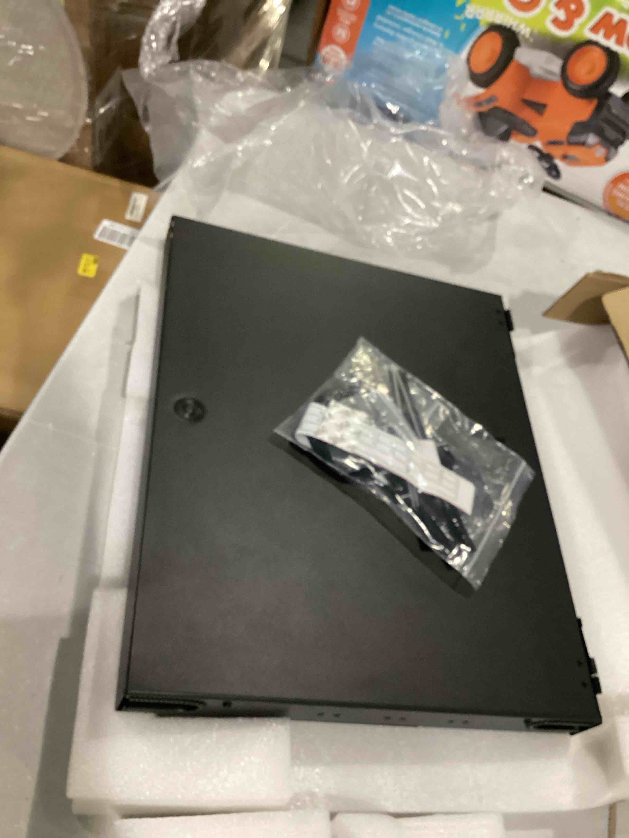 https://s3.amazonaws.com/lotting-images-prod/bidfta/BLU5839334_1718372006783.jpeg