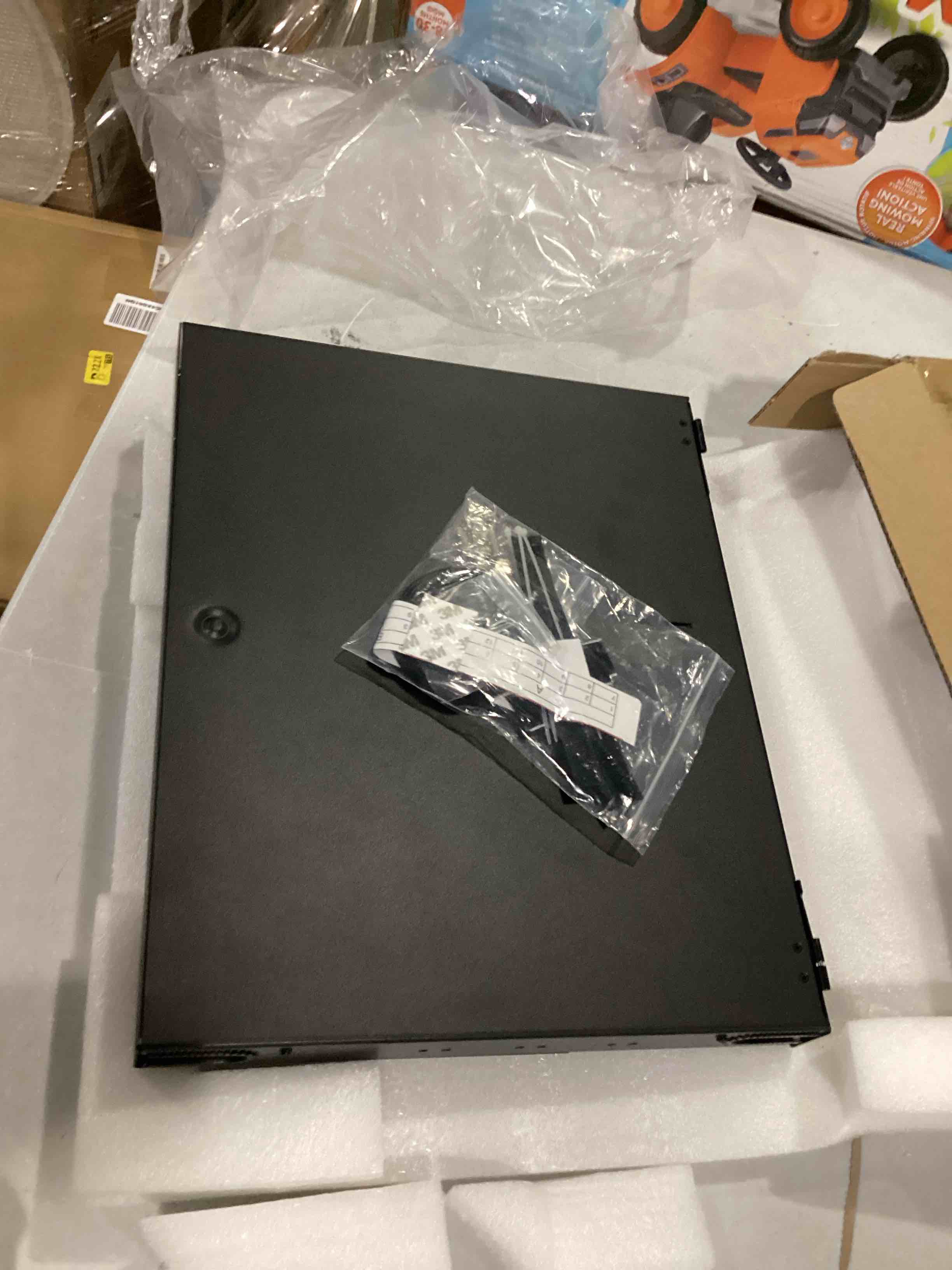 https://s3.amazonaws.com/lotting-images-prod/bidfta/BLU5839334_1718372012100.jpeg