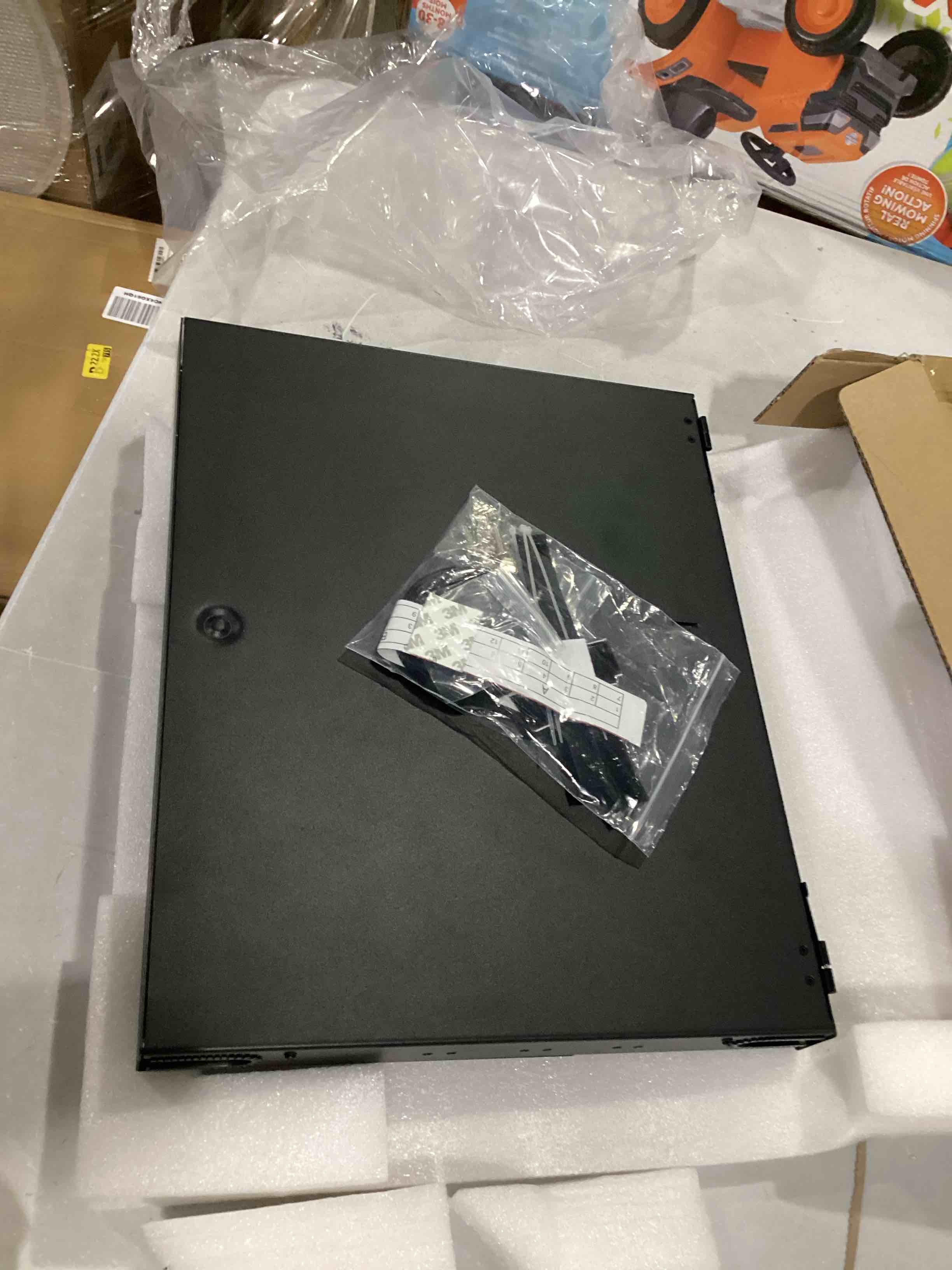 https://s3.amazonaws.com/lotting-images-prod/bidfta/BLU5839334_1718372012947.jpeg